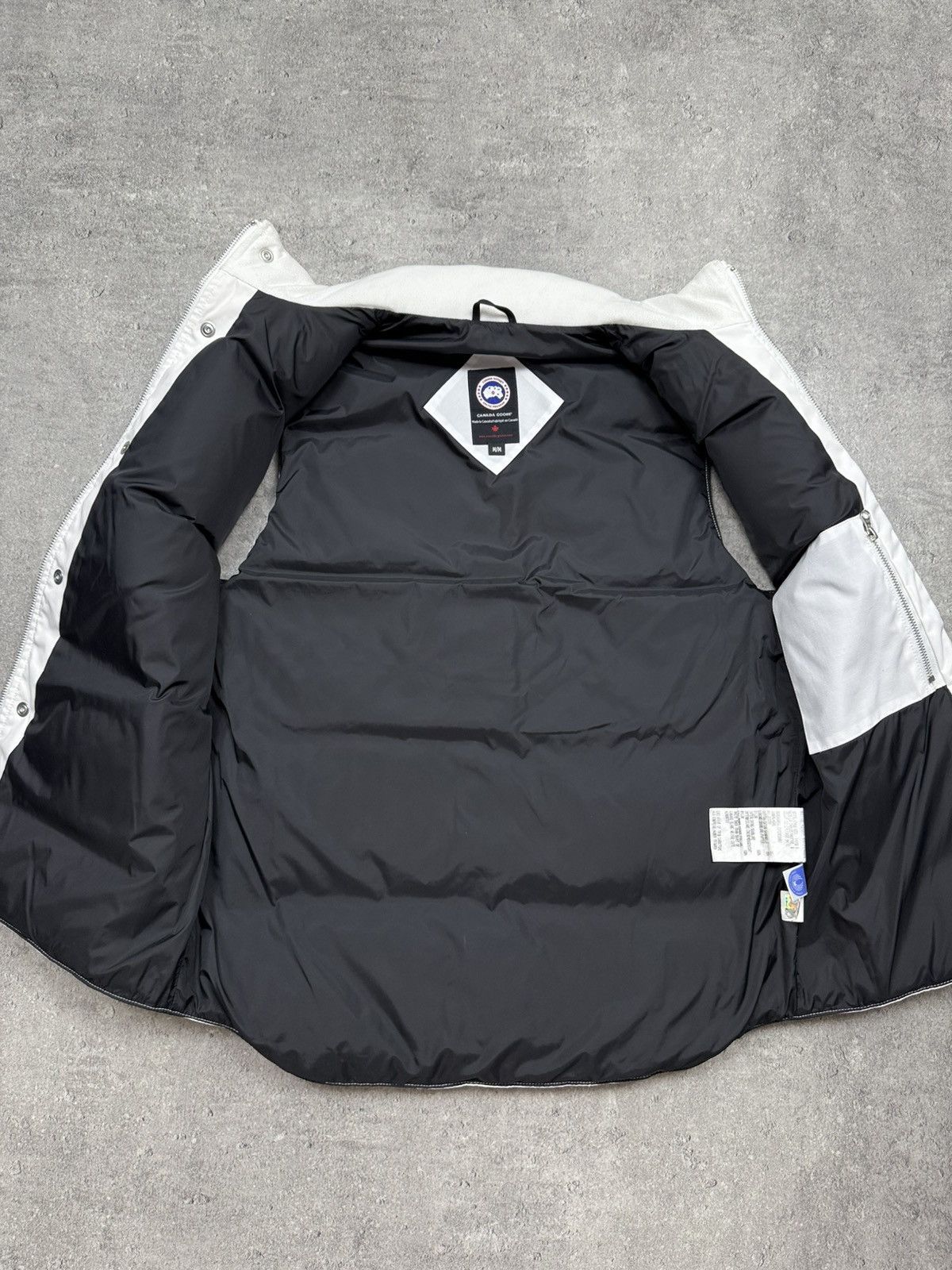 Canada Goose Streetwear Canada Goose Vest Limited Edition White Logo 00s Size US M / EU 48-50 / 2 - 4 Thumbnail