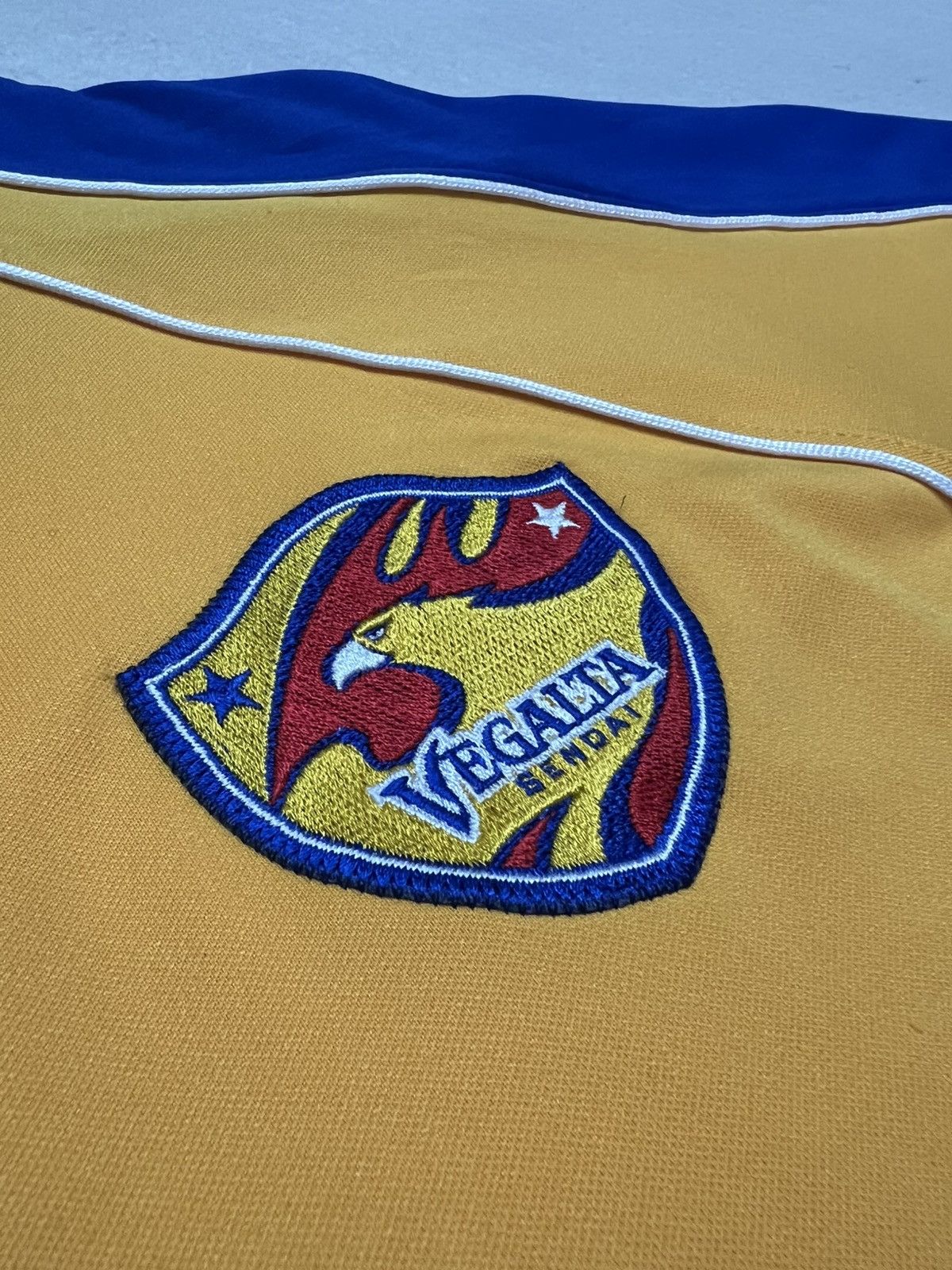 Asics Vegalta Sendai 2004 Asics Home JLeague Jersey Size US L / EU 52-54 / 3 - 5 Thumbnail