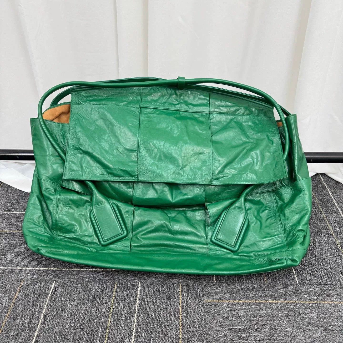 Bottega Veneta Bottega Veneta Arco Parrot Green Waxed Leather Tote Size ONE SIZE - 1 Thumbnail