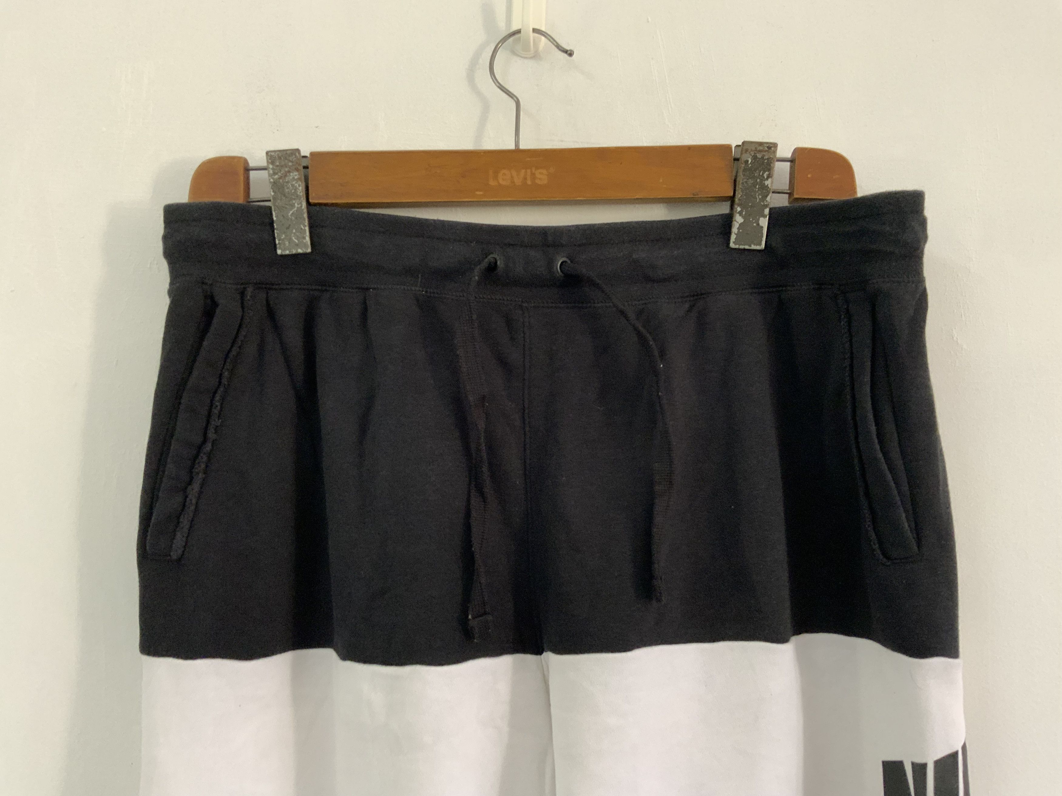 Nike Nike Swoosh Big Logo White Black Shorts Size US 32 / EU 48 - 3 Thumbnail