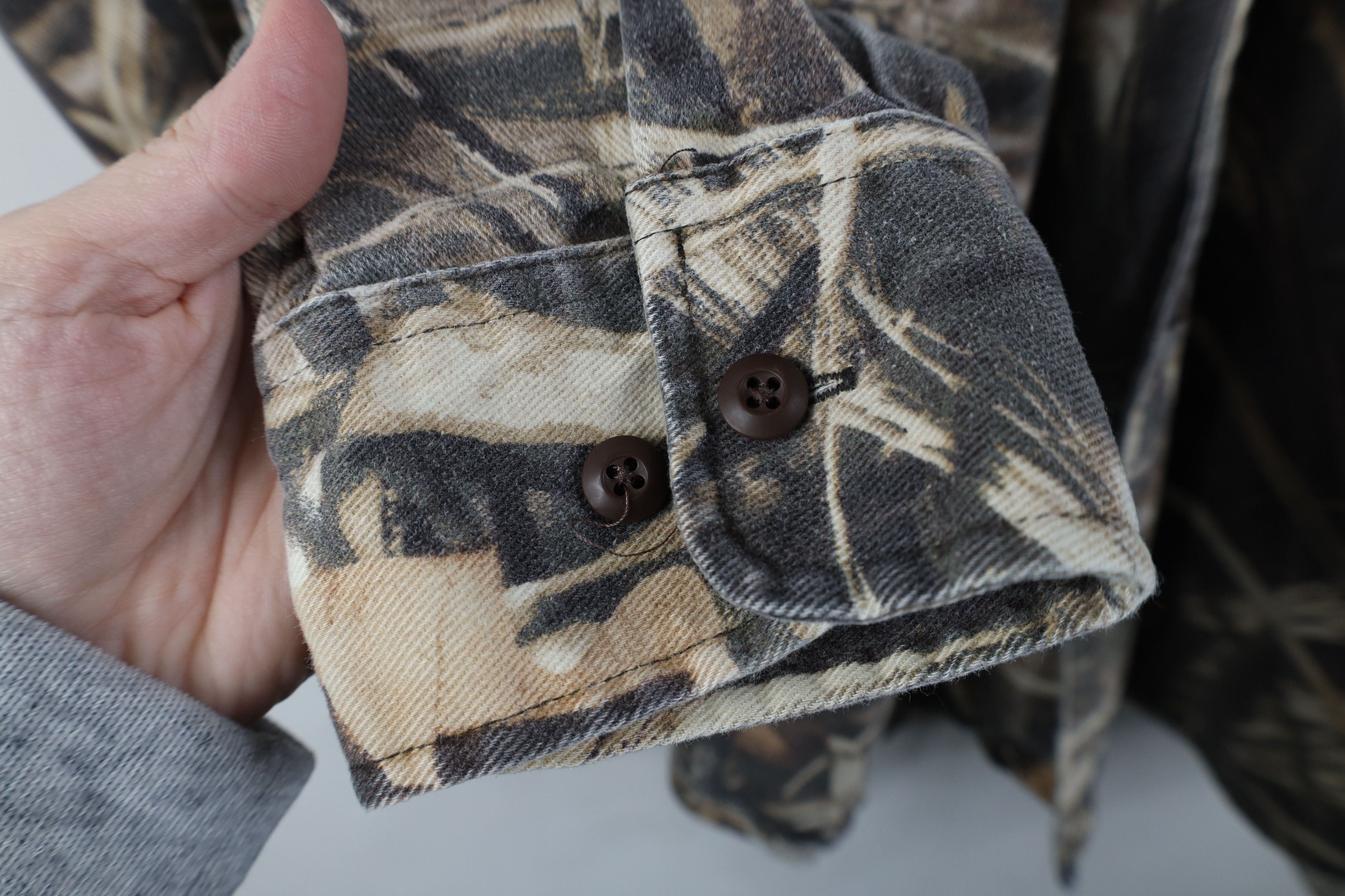 Cabelas Vintage 90s Cabelas Heavyweight Camouflage Button Shirt Size US XL / EU 56 / 4 - 7 Thumbnail