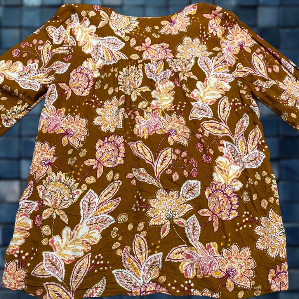 Lucky Brand **Lucky Brand Women's Multicolor Paisley Long Sleeve V-Neck Shirt** User: Lucky Brand Women's Multicolor Paisley Long Sleeve V-Neck Shirt Size L / US 10 / IT 46 - 1 Thumbnail