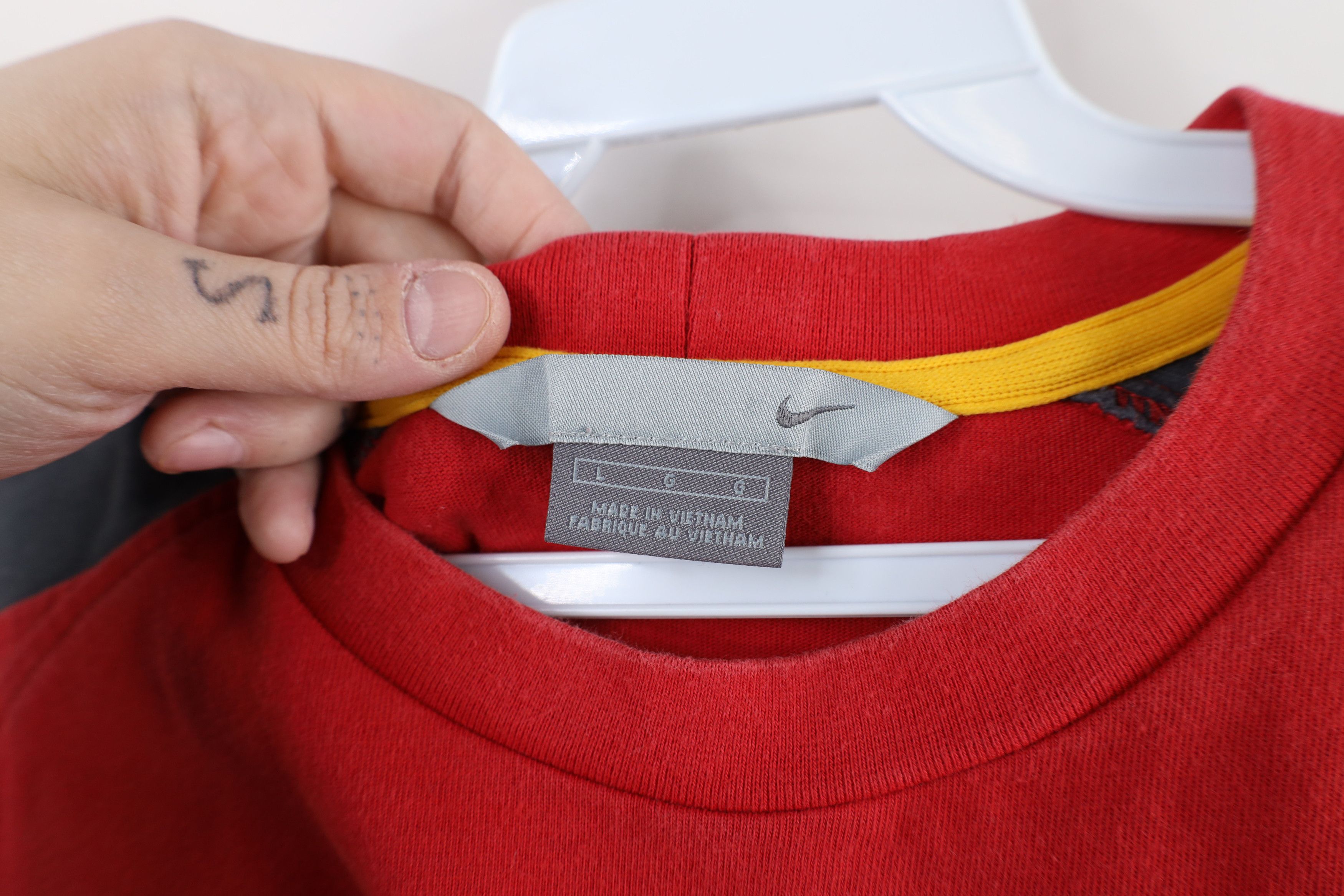 Nike × Vintage Vintage 90s Y2K Nike Travis Scott Center Swoosh T-Shirt Red Size US L / EU 52-54 / 3 - 9 Thumbnail