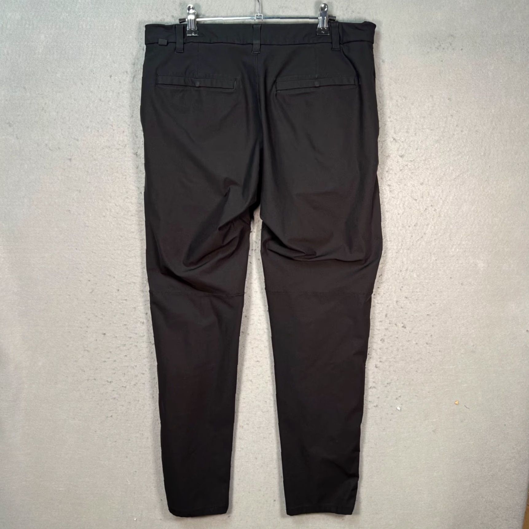 Lululemon Lululemon Mens 34 Black Tapered Pants Recycled Polyester Blend Shirt Pants Mens 34 Black Chino Tapered Polyester Blend Recycled 30in Inseam Size US 34 / EU 50 - 2 Thumbnail