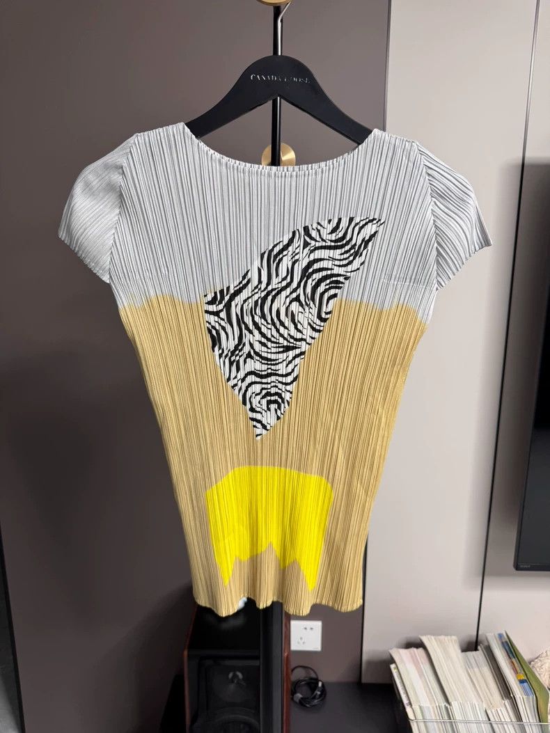 Issey Miyake Issey Miyake Zebra pleated short-sleeved shirt Size L / US 10 / IT 46 - 1 Thumbnail