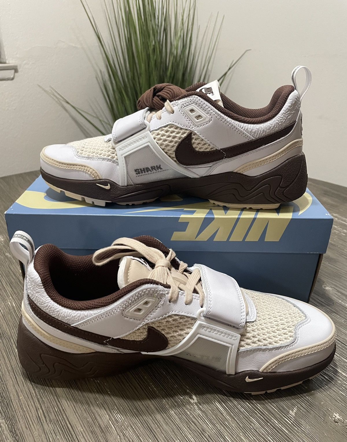 Nike × Travis Scott Size 9.5 Nike Travis Scott x Zoom Field Jaxx Light Chocolate Size US 9.5 / EU 42-43 - 1 Thumbnail