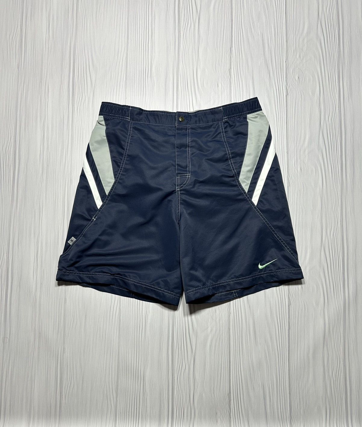 Vintage Vintage Y2K Nike Shox Shorts Size Xl Rare Size US 36 / EU 52 - 1 Thumbnail