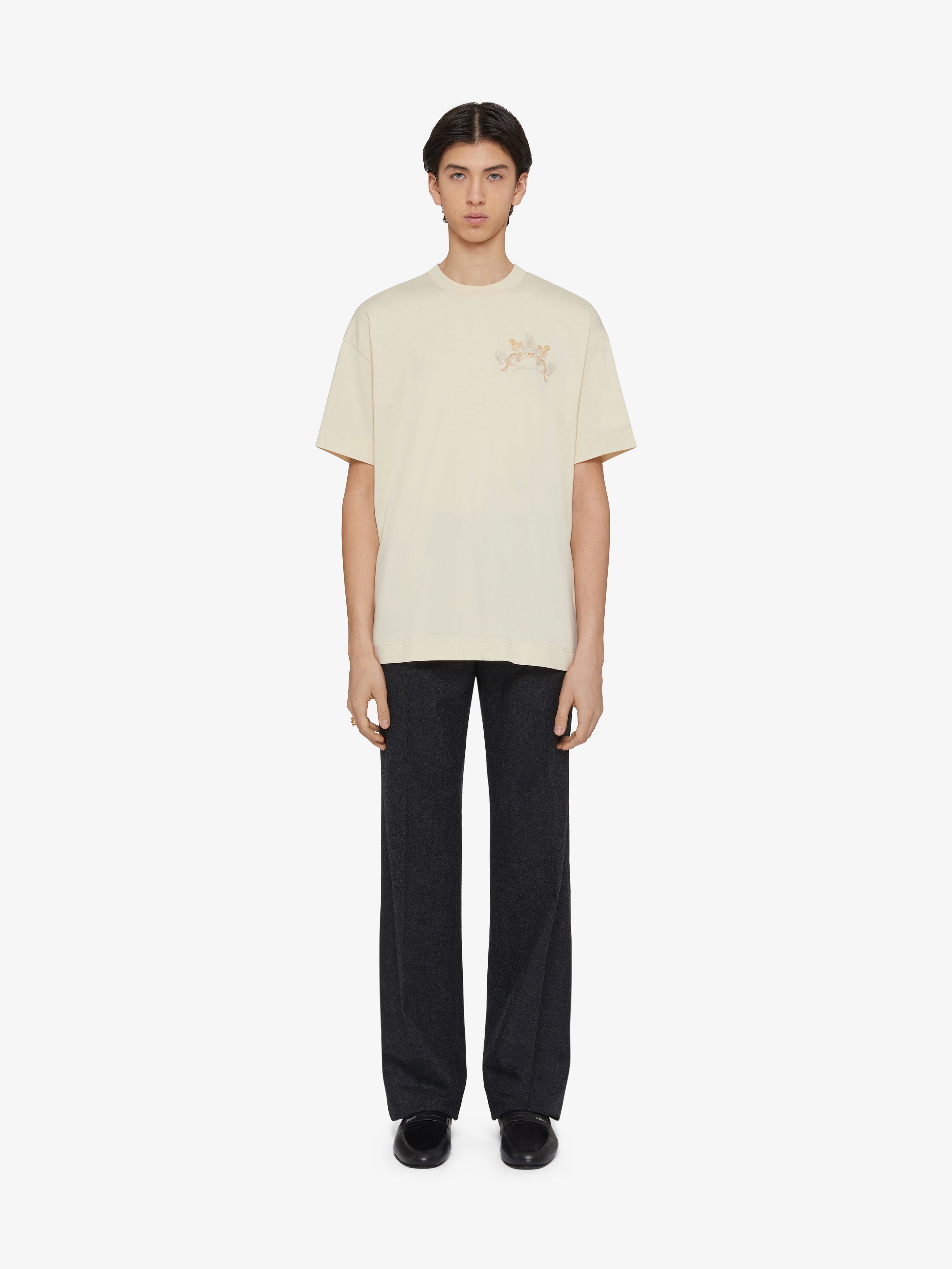 Givenchy o1srvl11e0725 Baroque Cotton Embroidery T-Shirt in Beige Size US XXL / EU 58 / 5 - 2 Thumbnail
