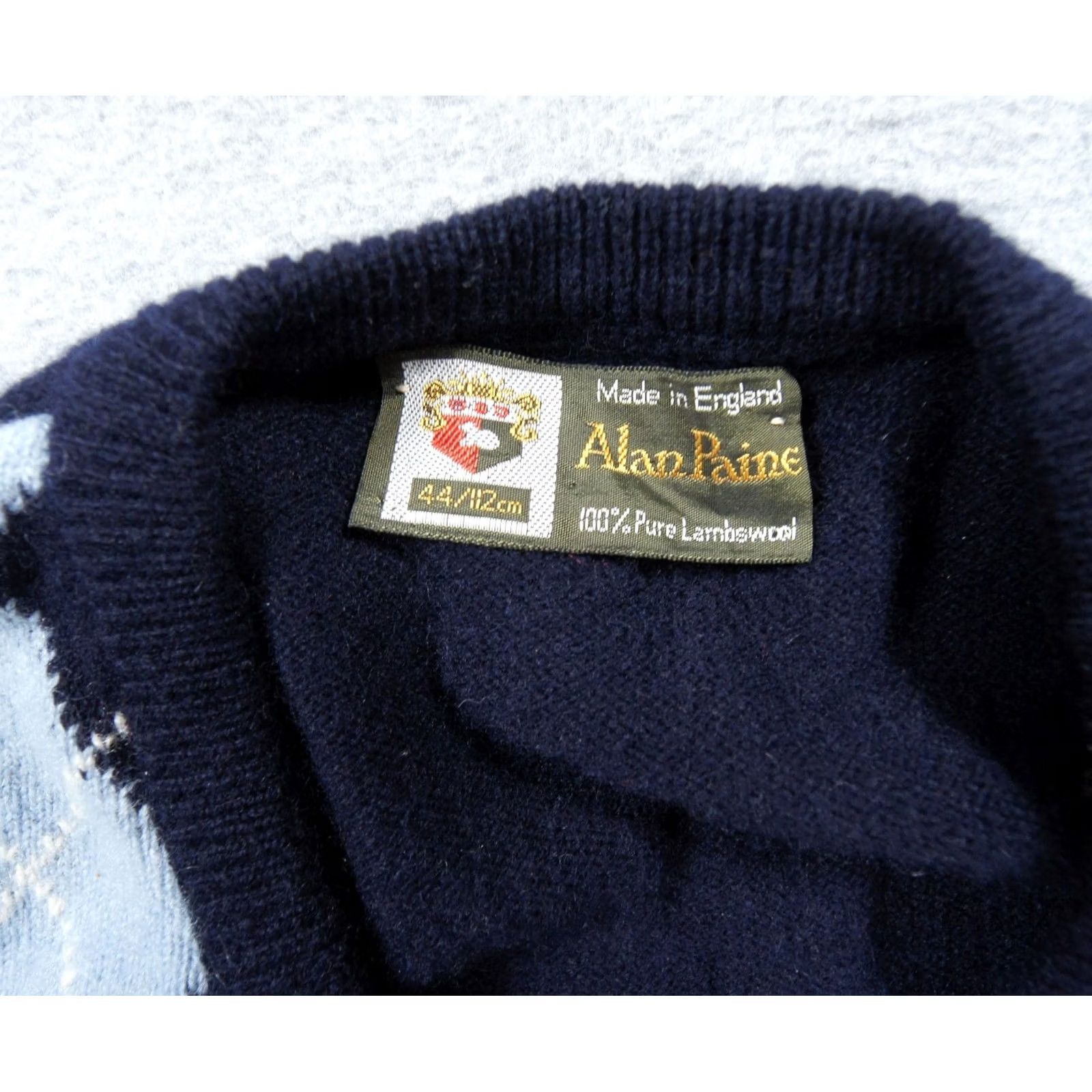 Vintage Vintage Alan Paine Sweater Mens 44 Blue Knit Vneck Lambswool Argyle Preppy Adult Size US XXL / EU 58 / 5 - 7 Thumbnail