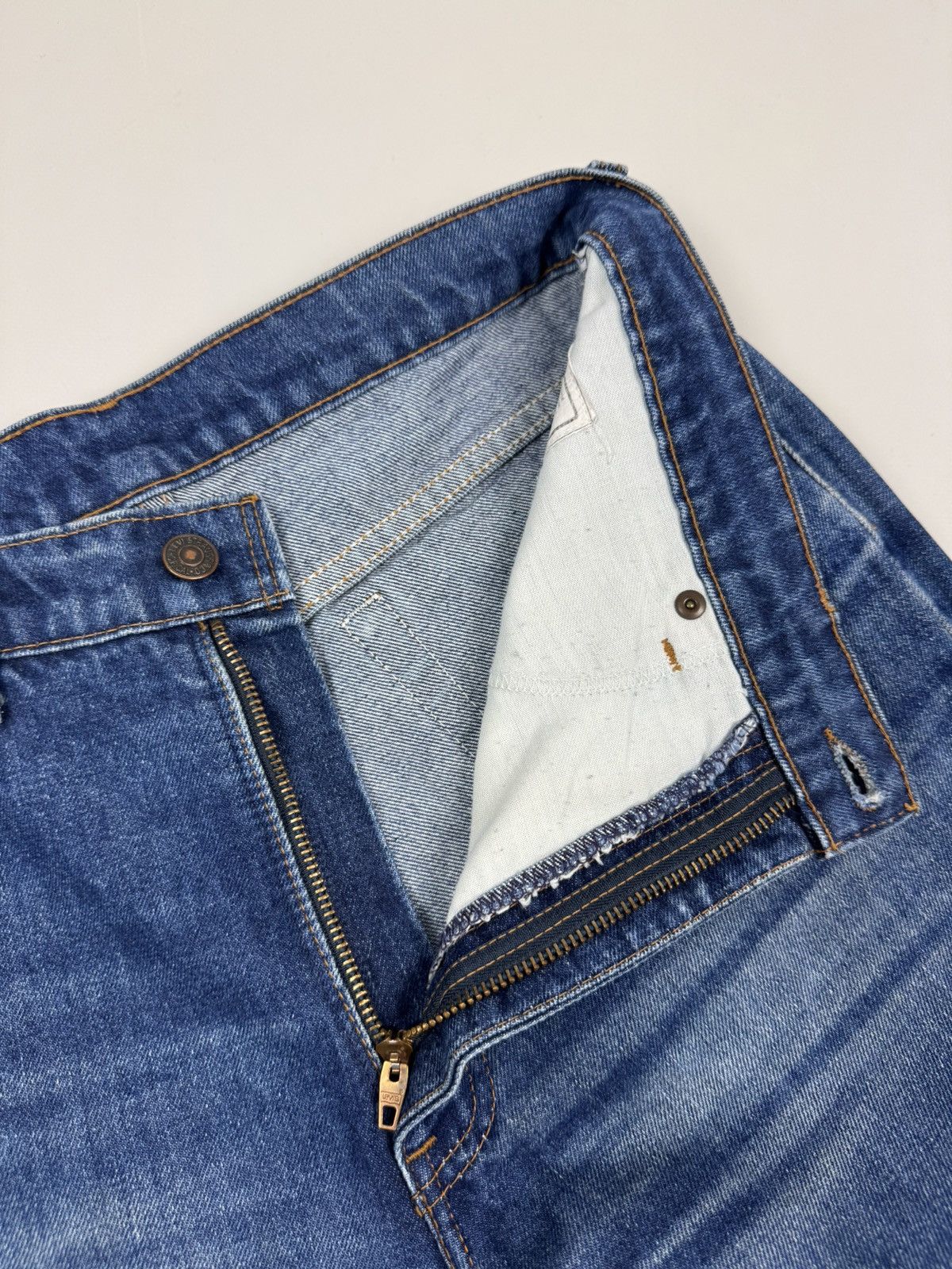 Levi's 1980’s Vintage Levi’s 565 Washed Denim Leather Tab Jeans Size US 33 - 9 Thumbnail