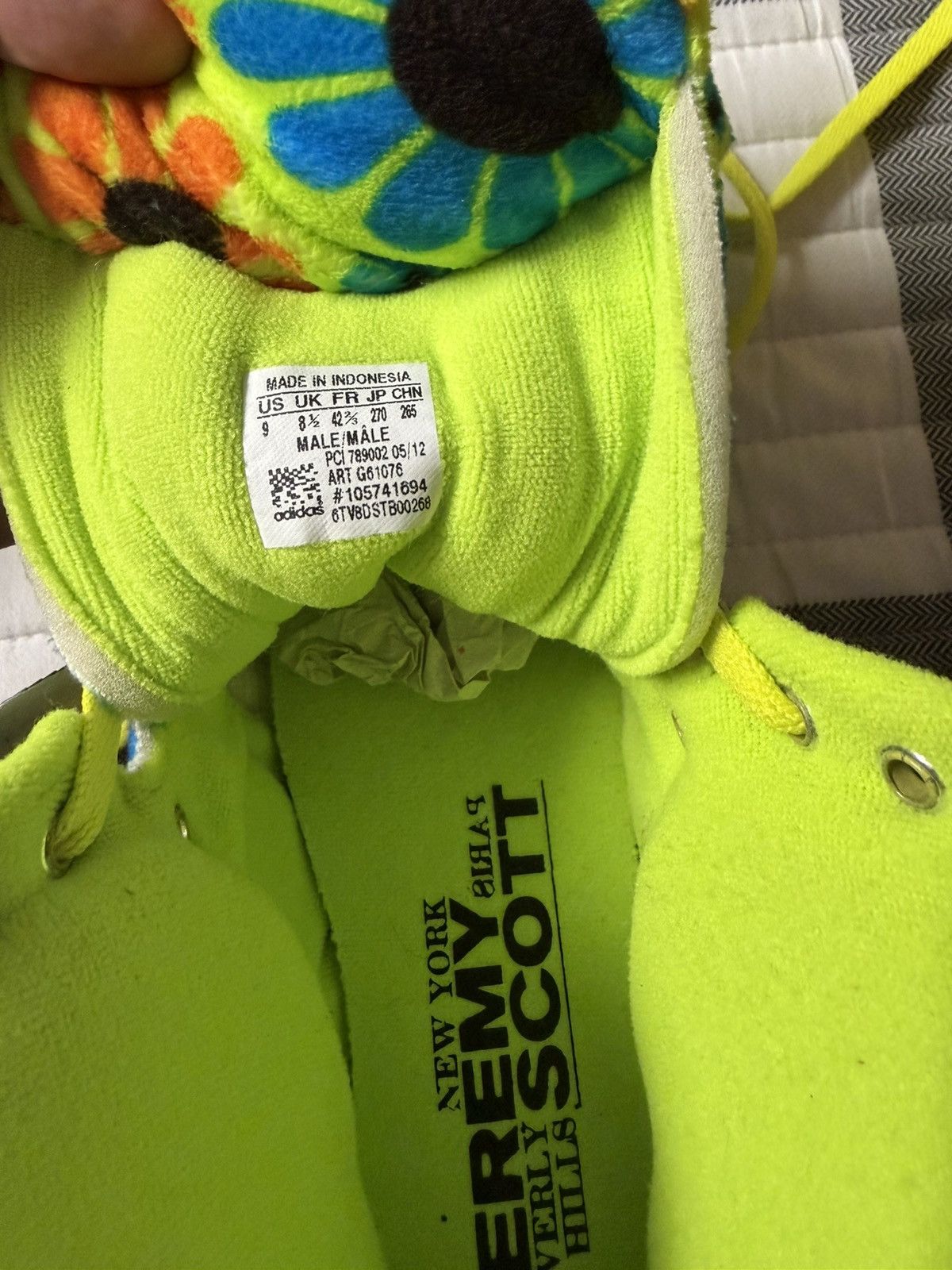 Jeremy Scott Adidas Jeremy Scott Bear Flower Power Size US 9 / EU 42 - 4 Thumbnail