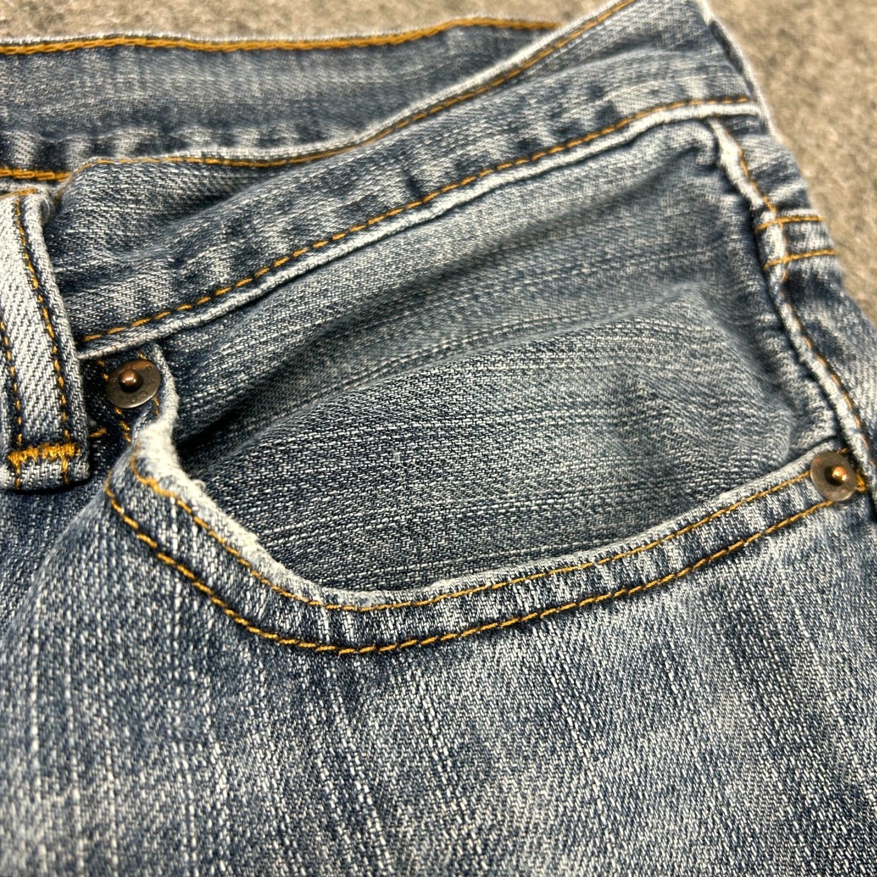 Levi's Levi's 550 Jeans Mens 36x32 Blue Relaxed Fit Straight Leg Distressed Light Wash 90s USA Jeans Mens Regular Size US 36 / EU 52 - 5 Thumbnail