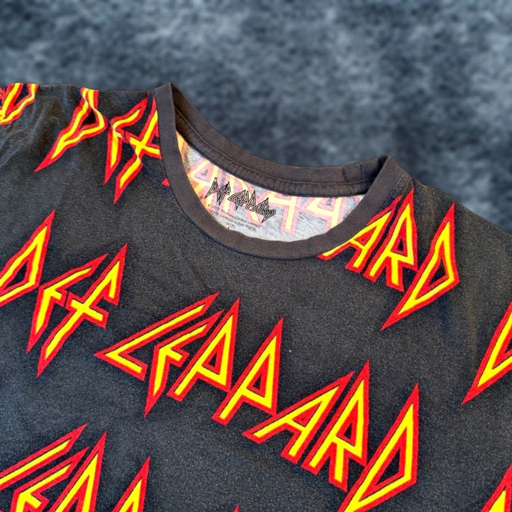 Gloverall Def Leppard All Over Print T-Shirt Mens Large Black Graphic Rock Band Tee Size US L / EU 52-54 / 3 - 1 Thumbnail