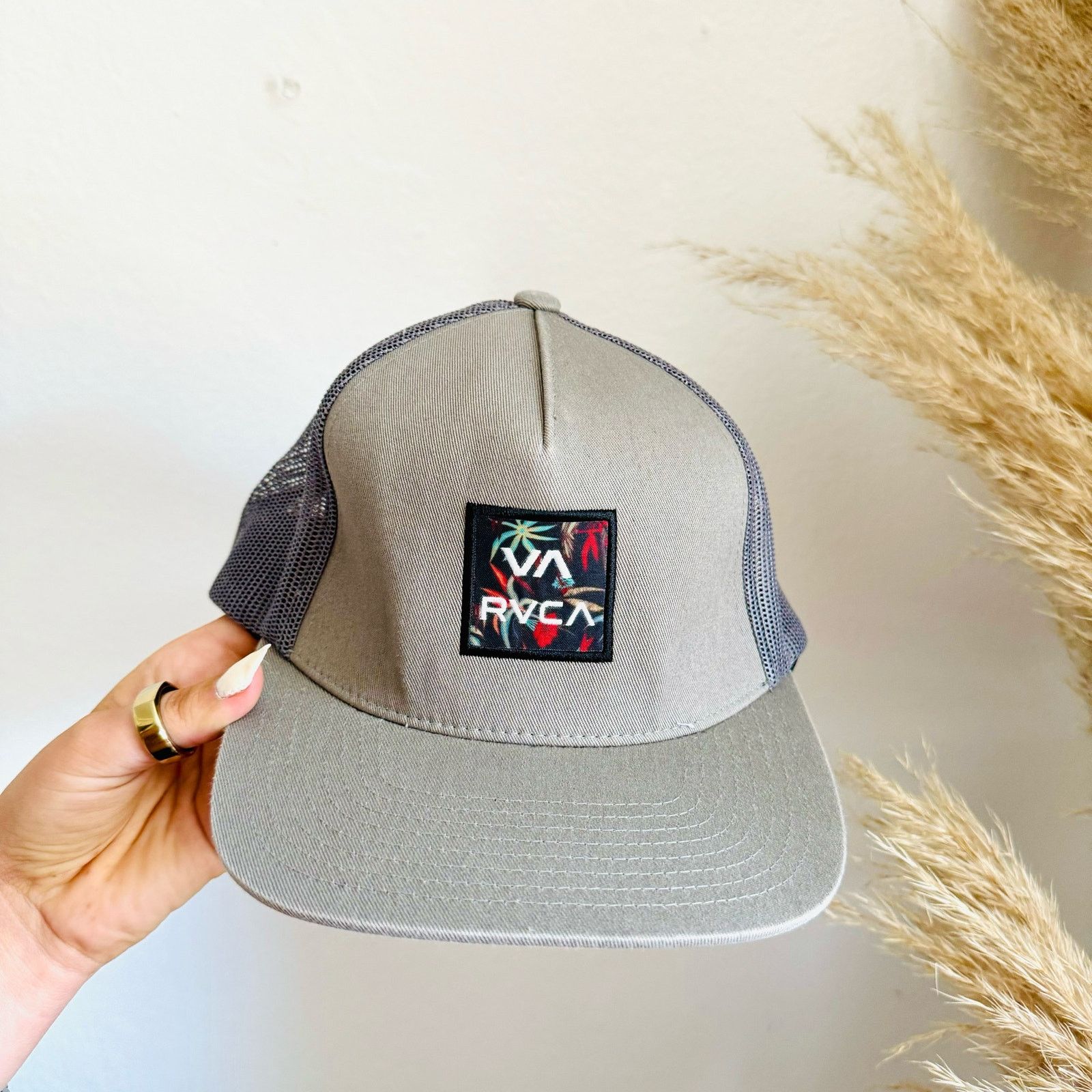 RVCA RVCA Silver Grey Mesh Trucker Logo Snap Back Baseball Hat Size ONE SIZE - 1 Thumbnail