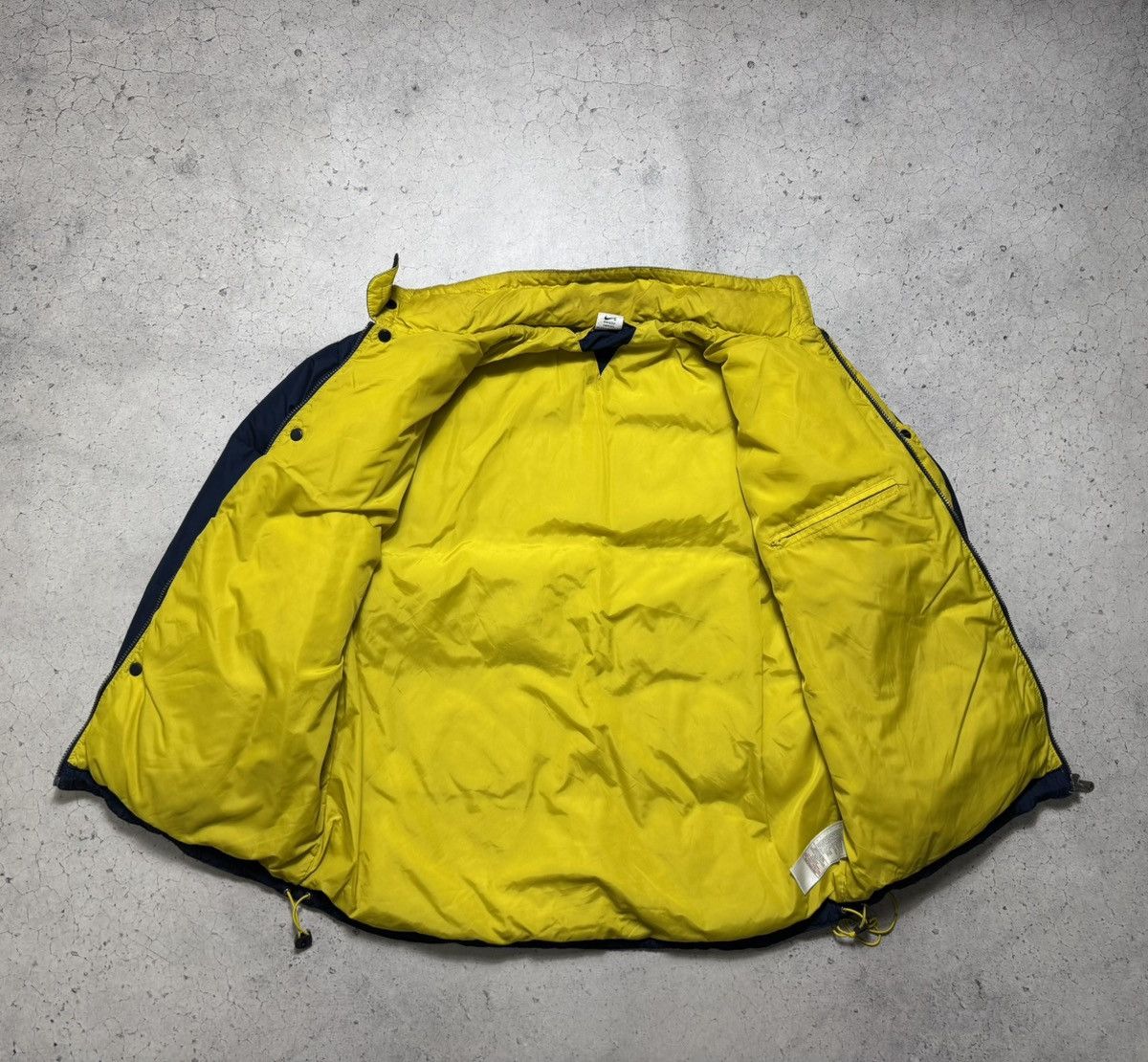 Nike Nike Vintage 90’s Big Logo Swoosh Down Puffer Jacket Size US L / EU 52-54 / 3 - 7 Thumbnail
