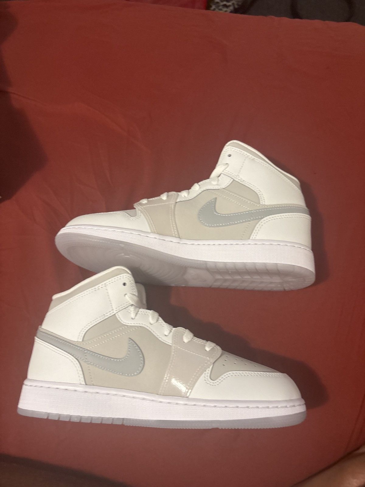 Nike Air jordan 1 mid SE BG size 6 1/2 never worn Size US 6.5 / EU 39-40 - 6 Thumbnail
