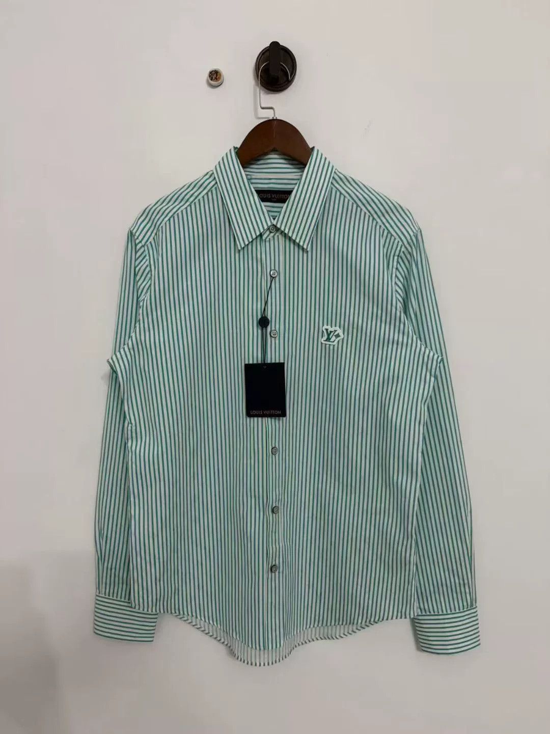 Louis Vuitton Louis Vuitton Striped Green Shirt m Men Size US M / EU 48-50 / 2 - 1 Thumbnail