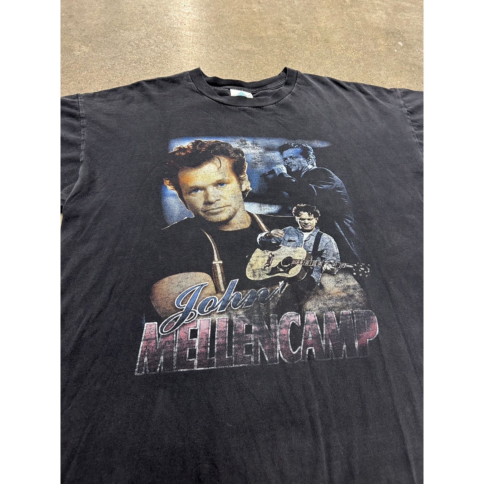 Vintage Vintage Faded 2001 John Mellencamp Distressed Tour T-Shirt Size US XL / EU 56 / 4 - 3 Thumbnail