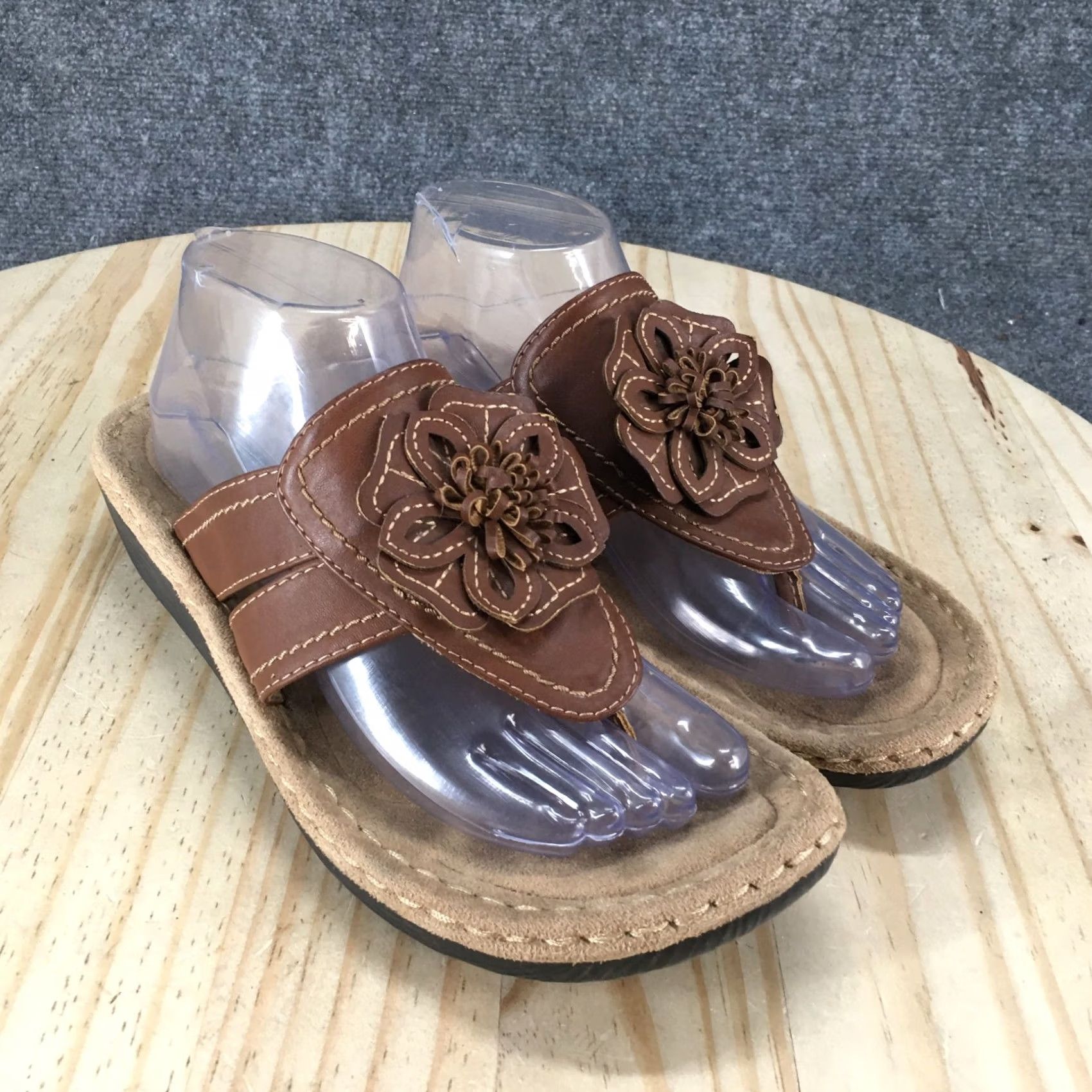 Vintage Cliffs White Mountain Sandals Womens 11M Carnation Thong Brown Faux Leather Casual Footwear Women Shoes Brown Faux Leather Slipper Sandal Size US 11 / IT 41 - 3 Thumbnail
