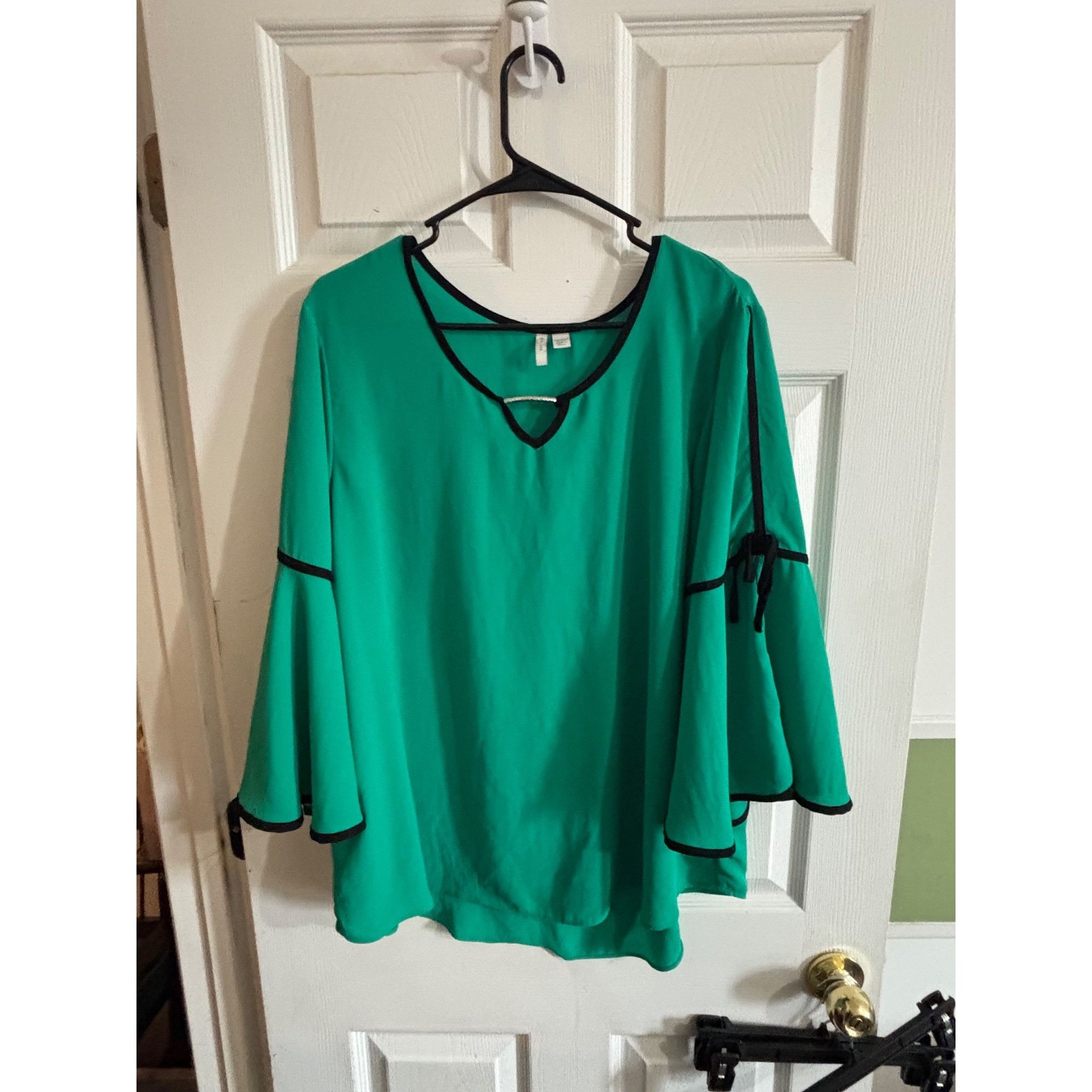 Coldwater Creek Green Flowy Blouse with Black Trim & Bell Sleeves – Women’s Size XL / US 12-14 / IT 48-50 - 3 Thumbnail