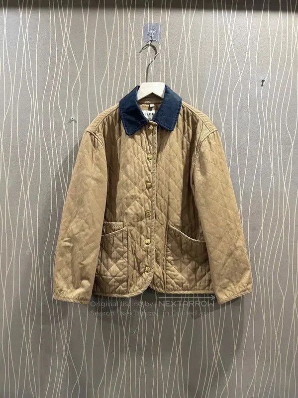 Burberry Burberry Quilted Jacket with Navy Collar. Size S / US 4 / IT 40 - 1 Thumbnail