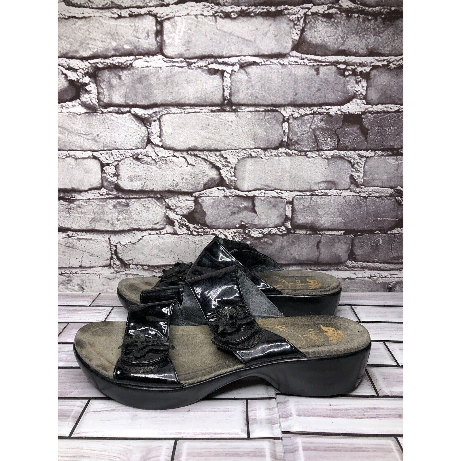Other Dansko Black Patent Leather Flower Wedge Slip On Slides Sand Size US 10.5 / IT 40.5 - 13 Thumbnail
