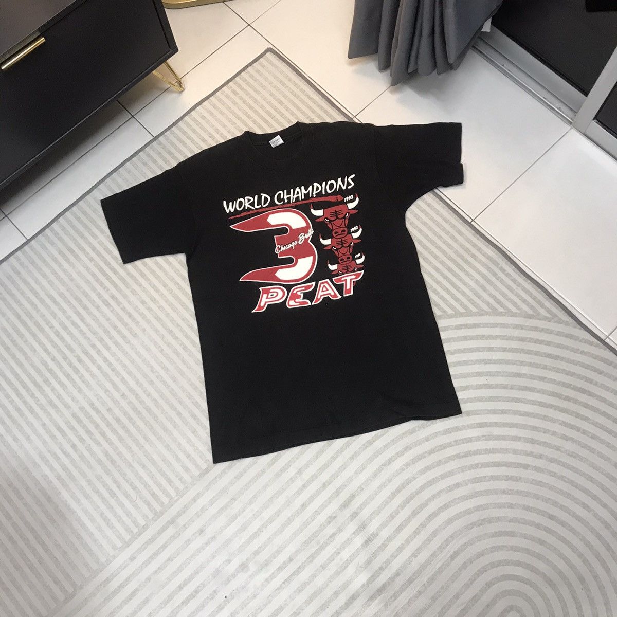 VINTAGE CHICAGO BULLS WORLD CHAMPIONS 90s RARE TEE