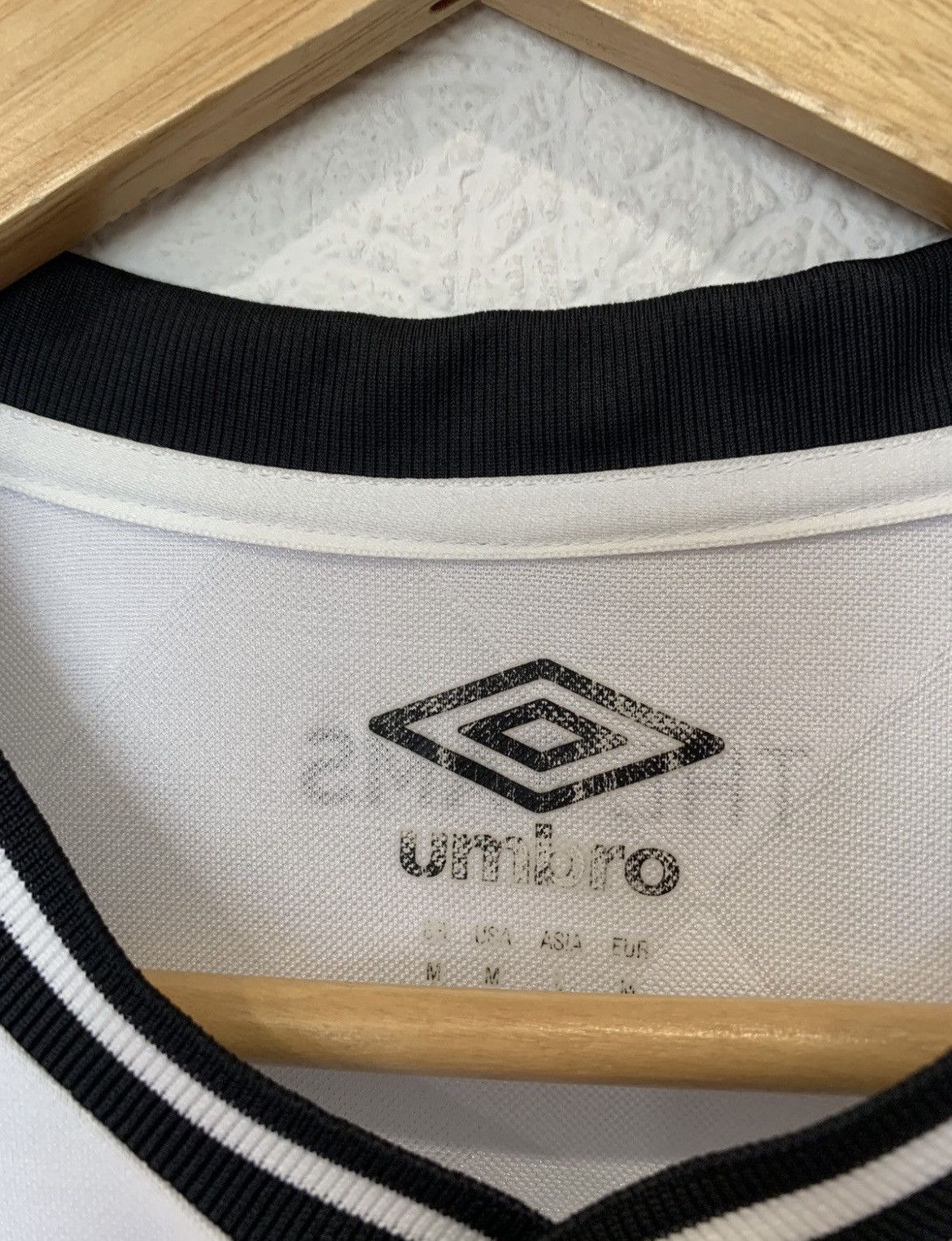 Umbro DERBY COUNTY UMBRO 2015/2016 HOME KIT SOCCER JERSEY JUST EAT Size US M / EU 48-50 / 2 - 3 Thumbnail