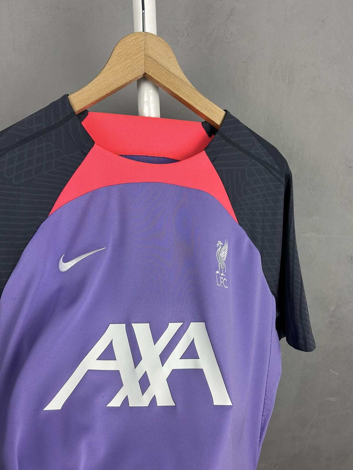 Nike Liverpool Nike 2023-24 Training Soccer jersey shirt Size US XL / EU 56 / 4 - 5 Thumbnail