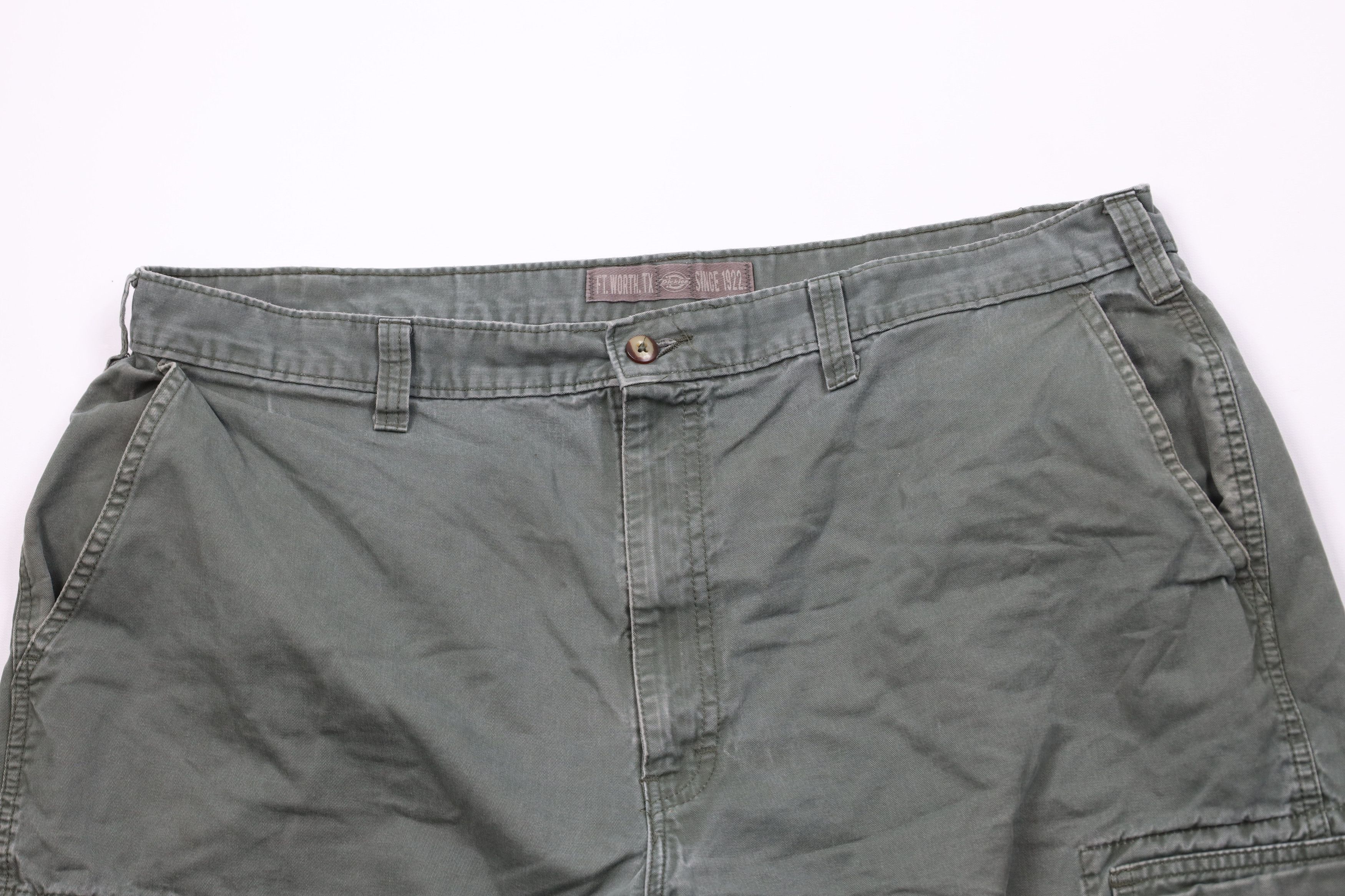 Dickies × Vintage Vintage Dickies Relaxed Fit Cargo Shorts Green Cotton Size US 40 / EU 56 - 2 Thumbnail