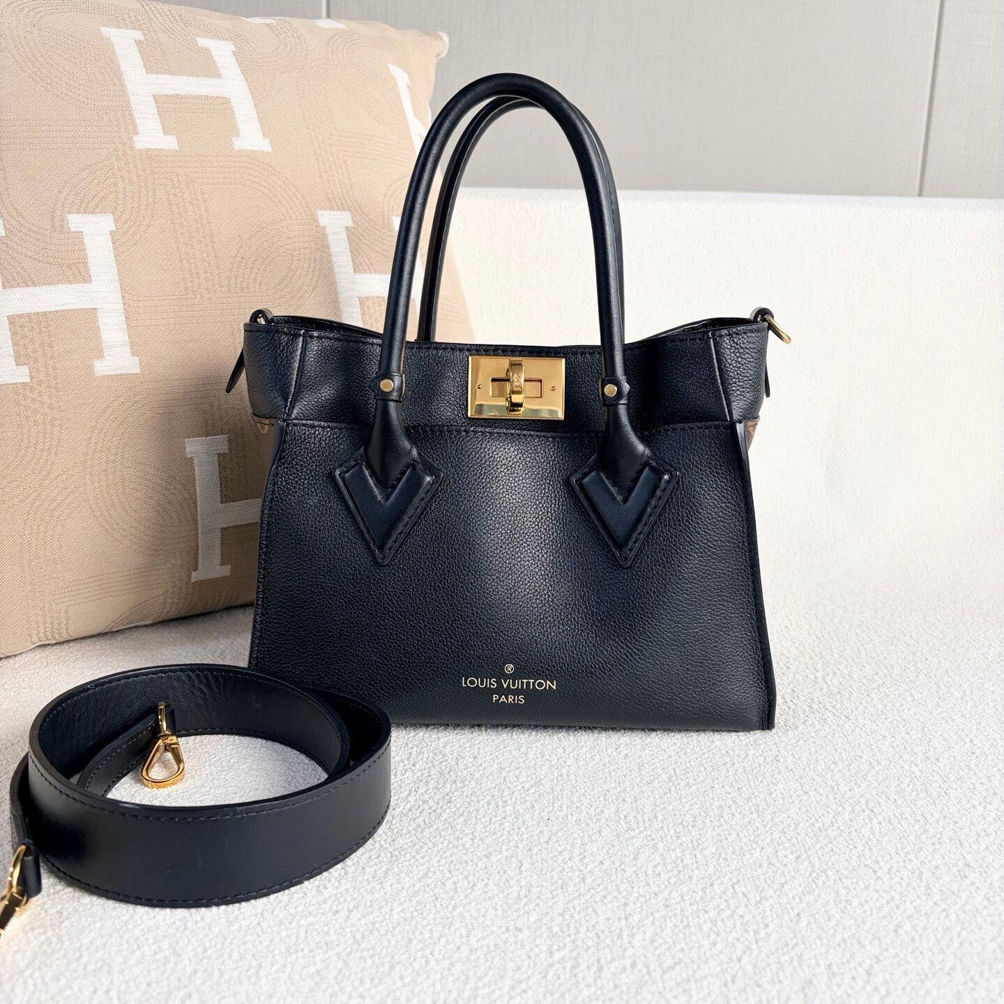 Louis Vuitton Pre-loved Bag Very good condition Size ONE SIZE - 1 Thumbnail