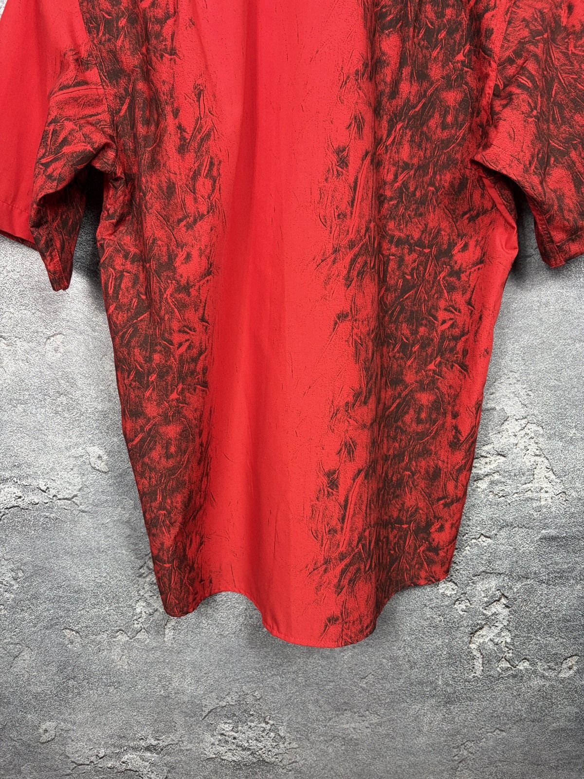 Versace Vintage Versace Red Abstract Pattern Hawaii Shirt Size US M / EU 48-50 / 2 - 14 Thumbnail