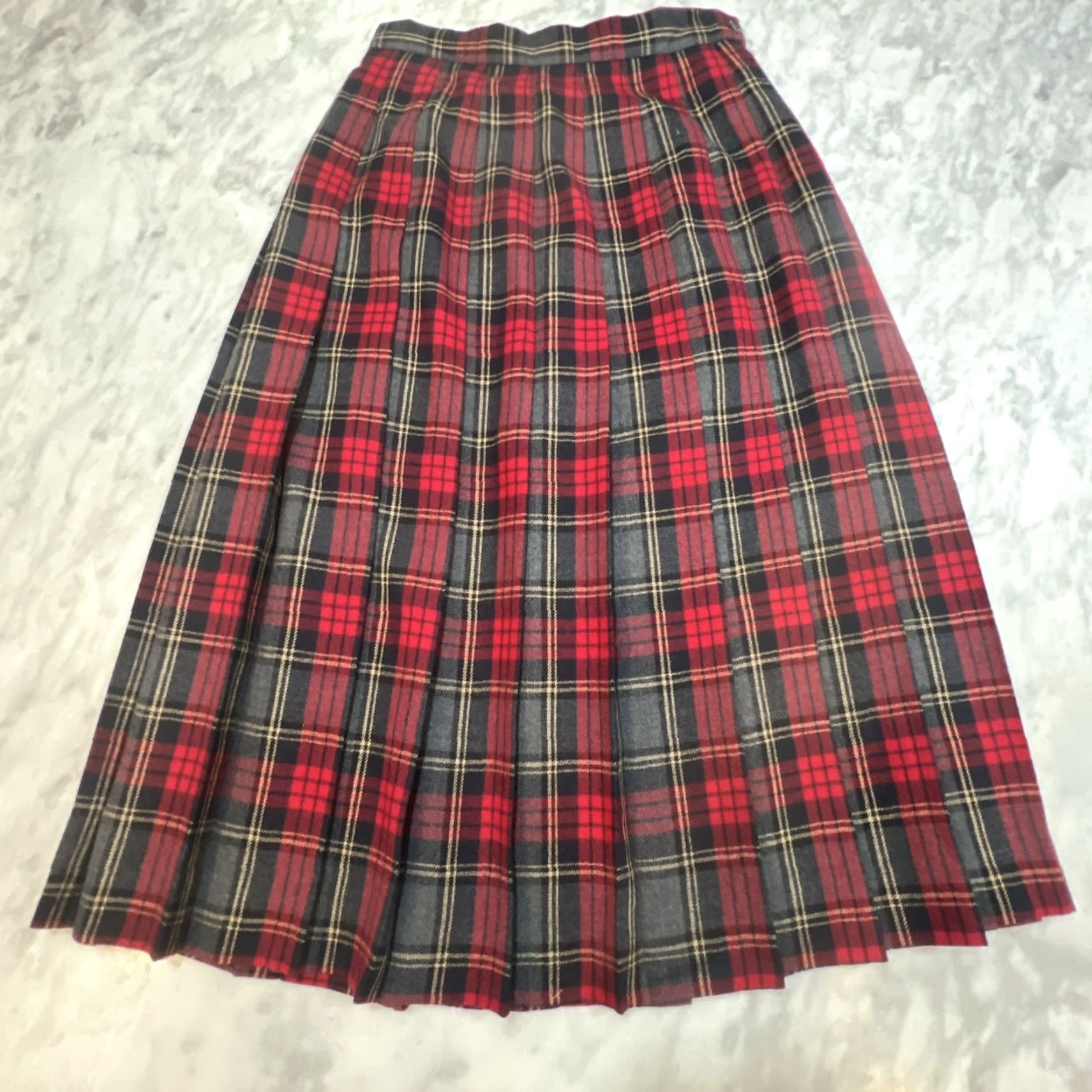 Vintage VINTAGE LL Bean Skirt Petite 8P Red Plaid Tartan 100% Wool Pleated Lined Maxi USA Size 30" / US 8 / IT 44 - 2 Thumbnail