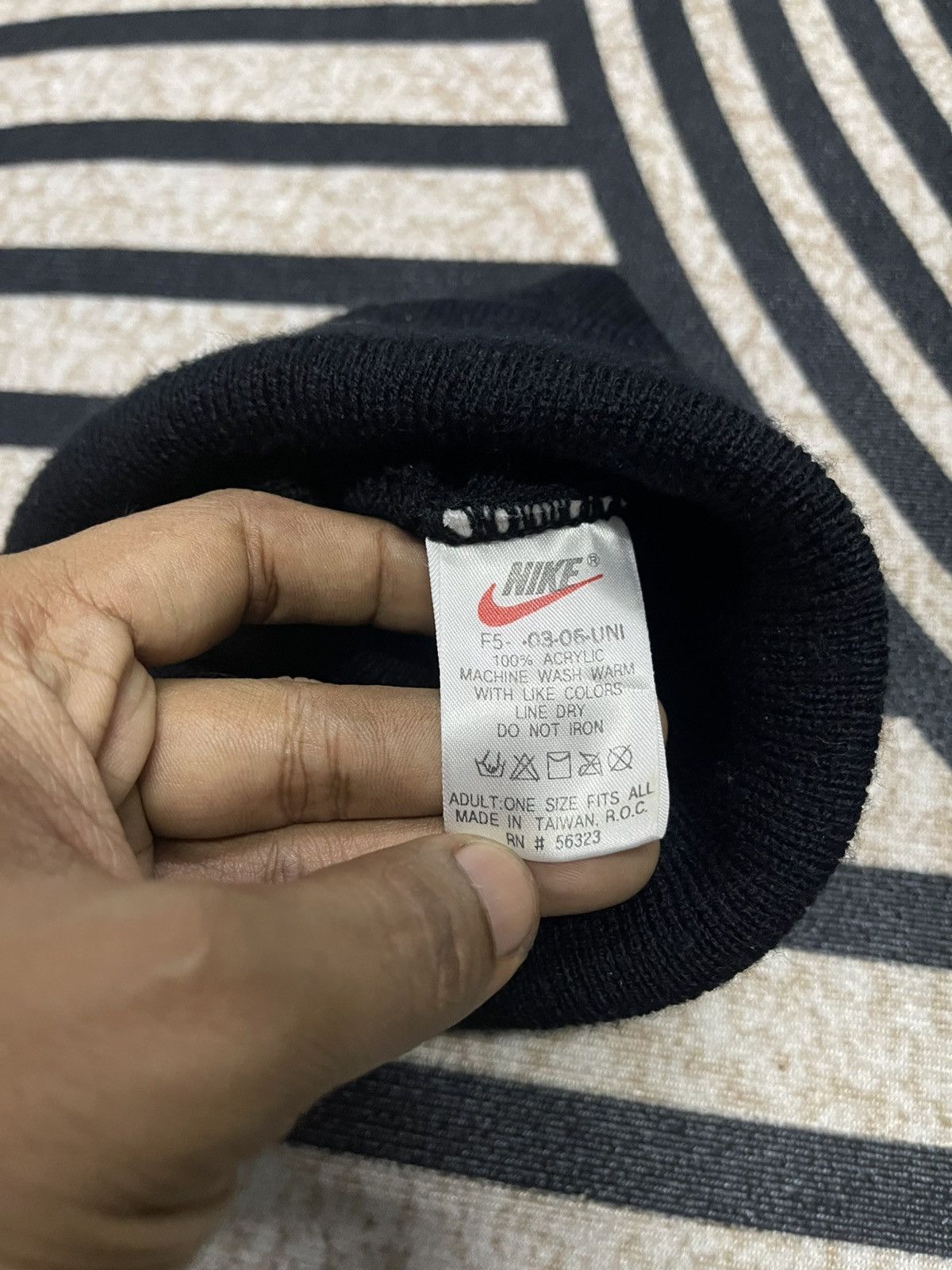 Nike 90s NIKE SWOOSH BEANIE HAT RARE Size ONE SIZE - 8 Thumbnail