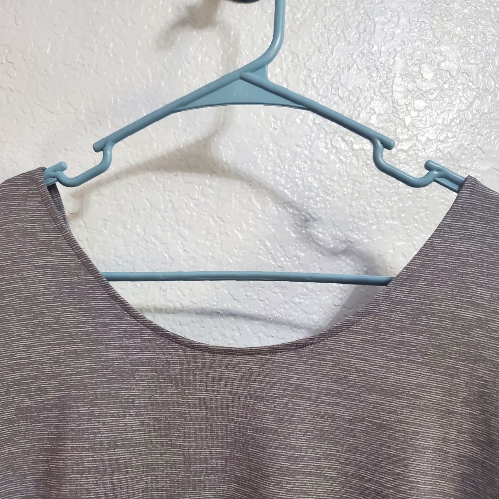 Vintage Lucy Womens Top M Gray Manifest Long Sleeve V Back Stretch Ruched Side Activewear/Travel Casual Shirt Size M / US 6-8 / IT 42-44 - 4 Thumbnail