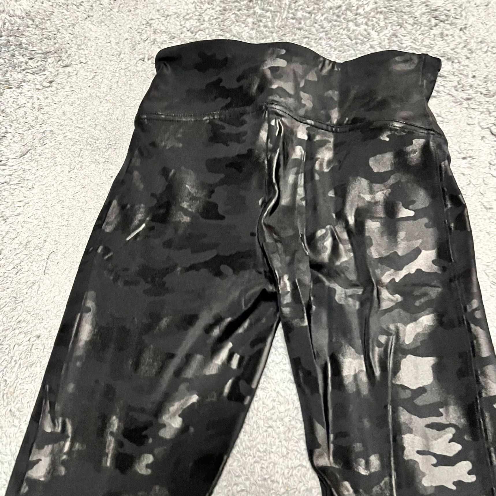 Spanx SPANX Leggings Womens Small Faux Leather Metallic Camo Black S Regular Ankle Black Womens Size 28" / US 6 / IT 42 - 4 Thumbnail