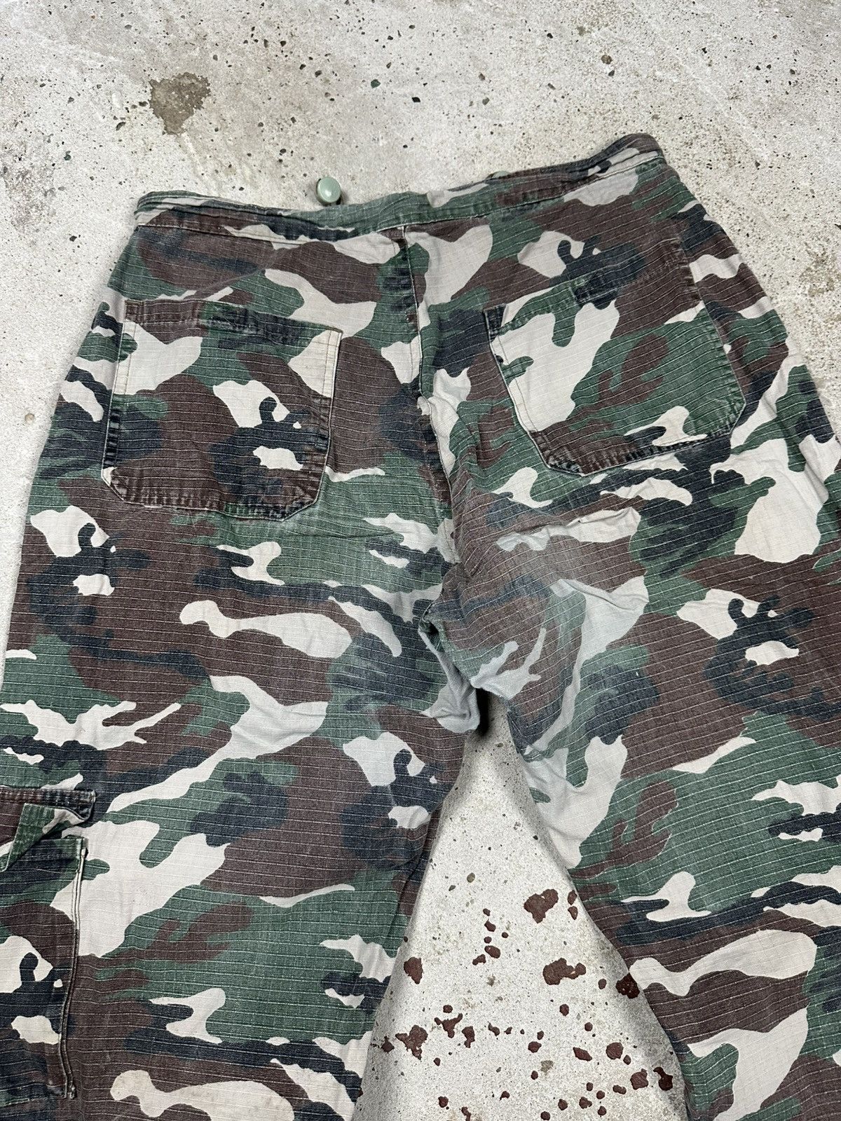 Other Vintage Y2K Washed Camo Distressed Baggy Cargo Pants Size US 30 / EU 46 - 17 Thumbnail