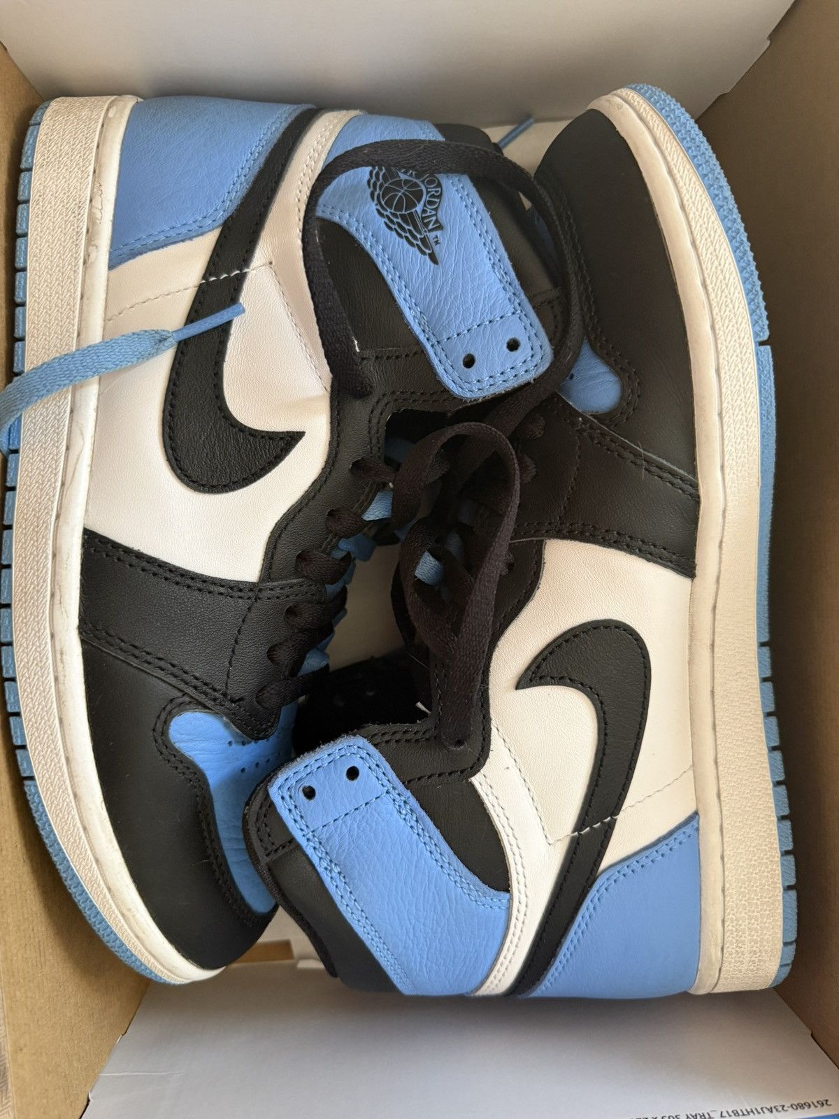 Jordan Brand Air Jordan 1 Retro High OG Unc Toe Size US 8 / EU 41 - 1 Thumbnail