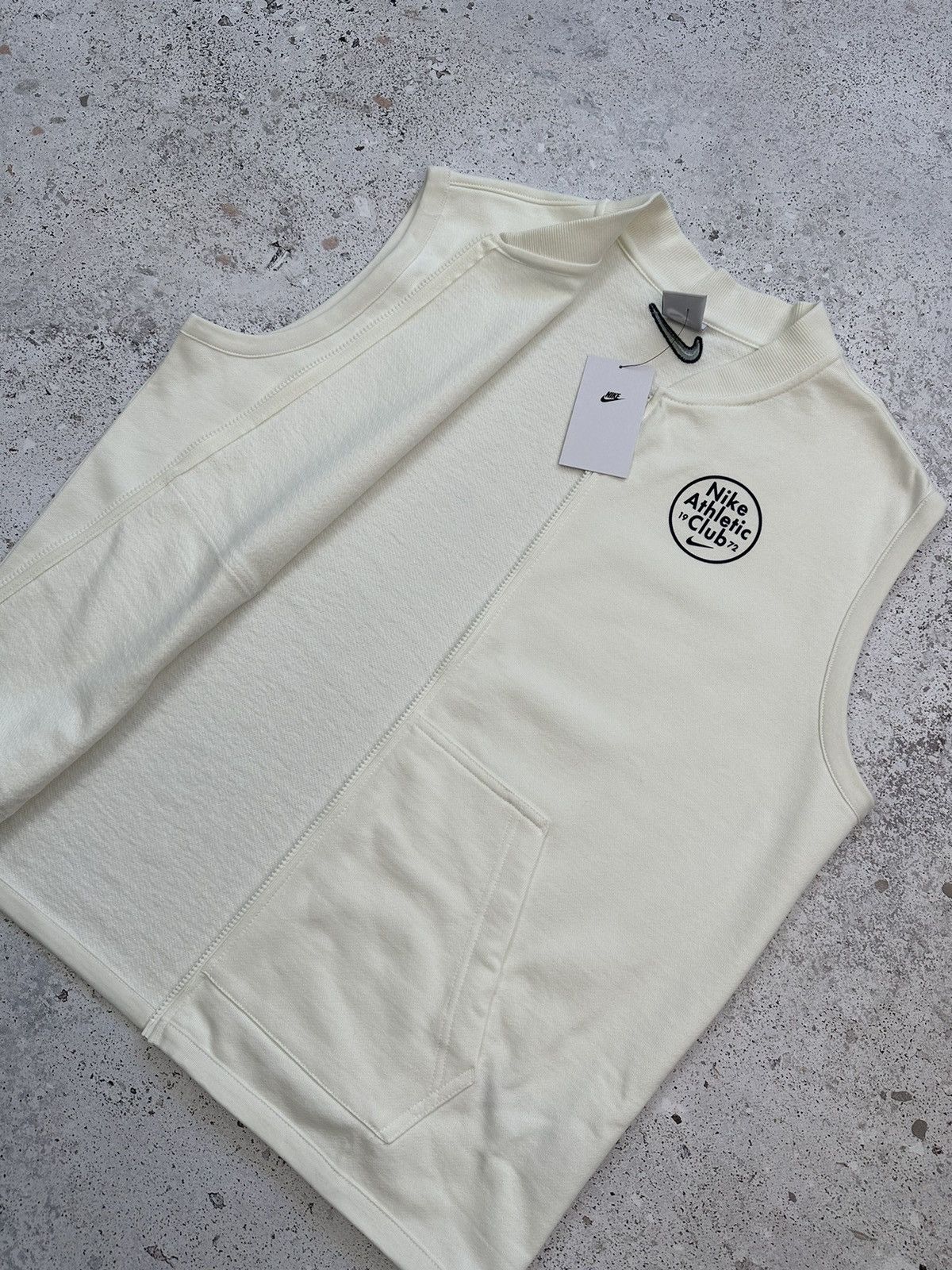 Jordan Brand × Nike Nike Sportswear Trend Fleece Athletic Club Gilet Men white Size US XL / EU 56 / 4 - 2 Thumbnail