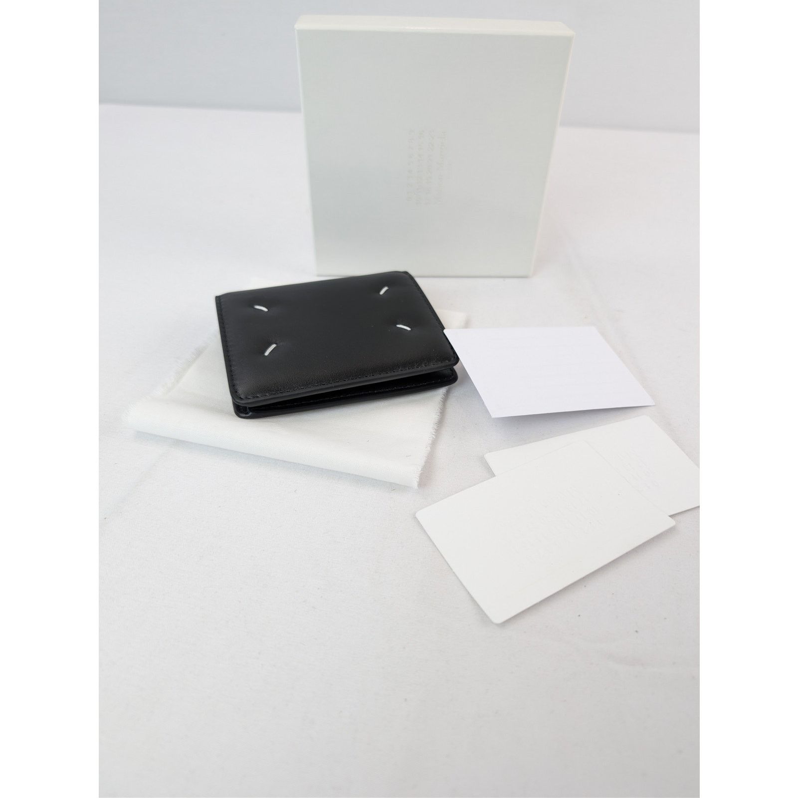 Maison Margiela o1rshd1 Size: OS / Four Stitch Bi-Fold Wallet in Black Size ONE SIZE - 8 Thumbnail