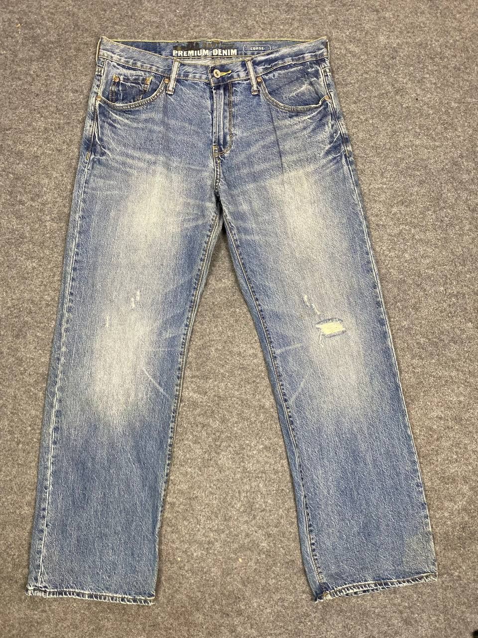 Old Navy old navy premium denim loose cut distressed Size US 37 - 6 Thumbnail