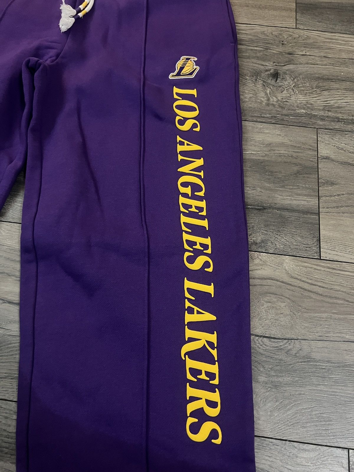 NBA × New Era Los Angeles Lakers New Era Sweatpants Medium Size US 29 - 2 Thumbnail