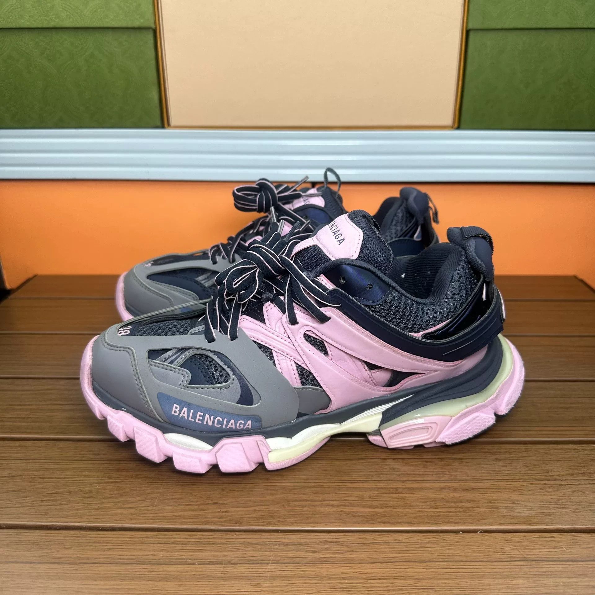Balenciaga Balenciaga Lowtop Sneakers it_38 Women Size US 8 / IT 38 - 1 Thumbnail