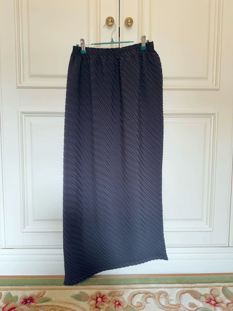 Issey Miyake Issey Miyake size:2 Black main line half skirt Size 31" - 1 Thumbnail