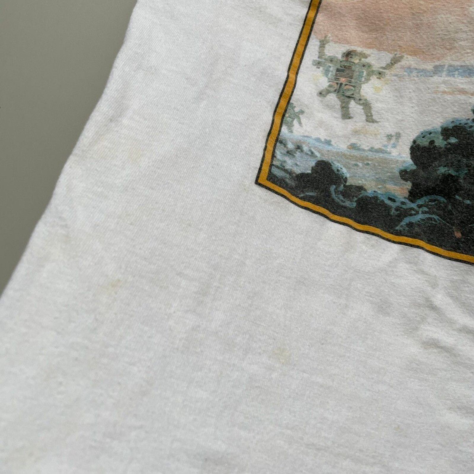 Hanes Vintage 90s Mission To Mars Astronaut Art T Shirt Small Rare Size US S / EU 44-46 / 1 - 9 Thumbnail
