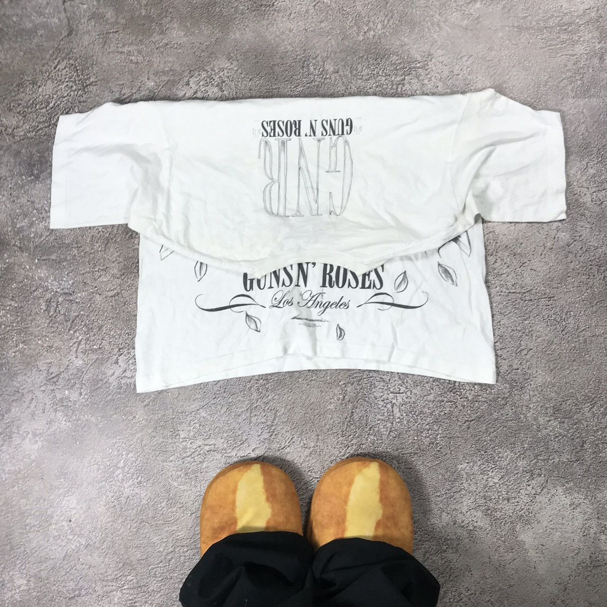 Vintage Vintage 90s Guns N Roses Graphic Tee Band Tee Grunge Faded L Size US L / EU 52-54 / 3 - 4 Thumbnail