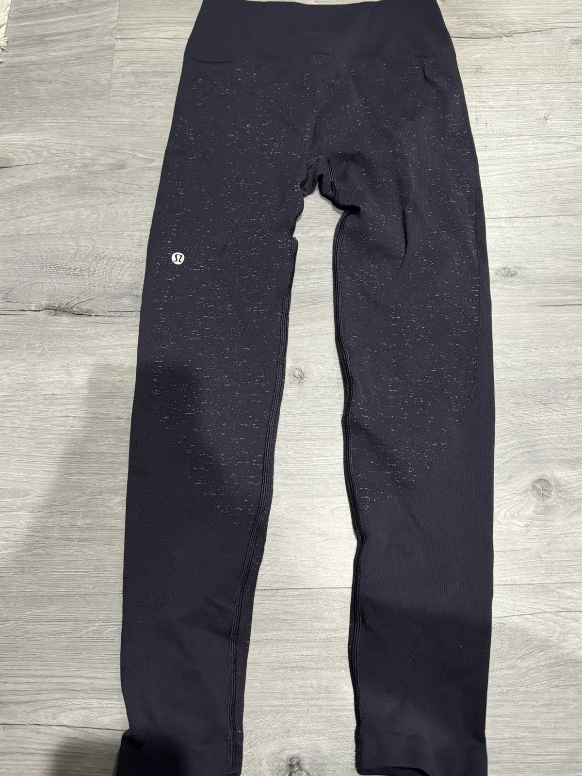 Lululemon Lululemon Free to Flow Midnight Seamless Legging Size 28" / US 6 / IT 42 - 1 Thumbnail