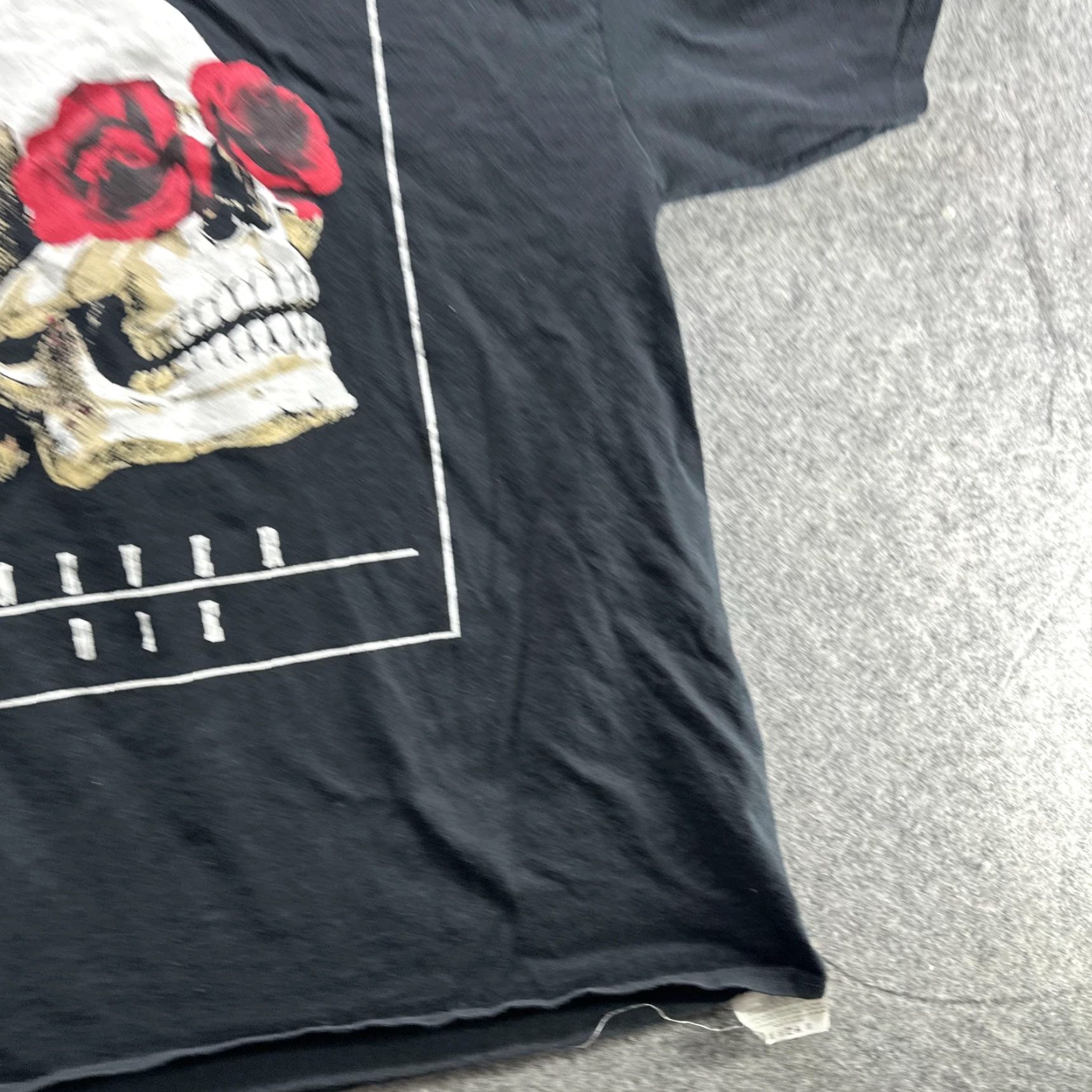 Vintage Legends Never Die Skull Roses Shirt Mens XL Black Graphic Gothic Tee Streetwear Size US XL / EU 56 / 4 - 5 Thumbnail