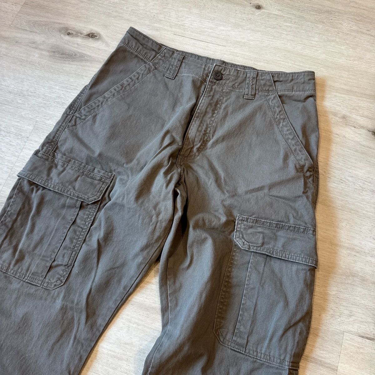 Wrangler Dark gray/beigeish cargo pants. Tagged 30x30 Size US 30 / EU 46 - 1 Thumbnail