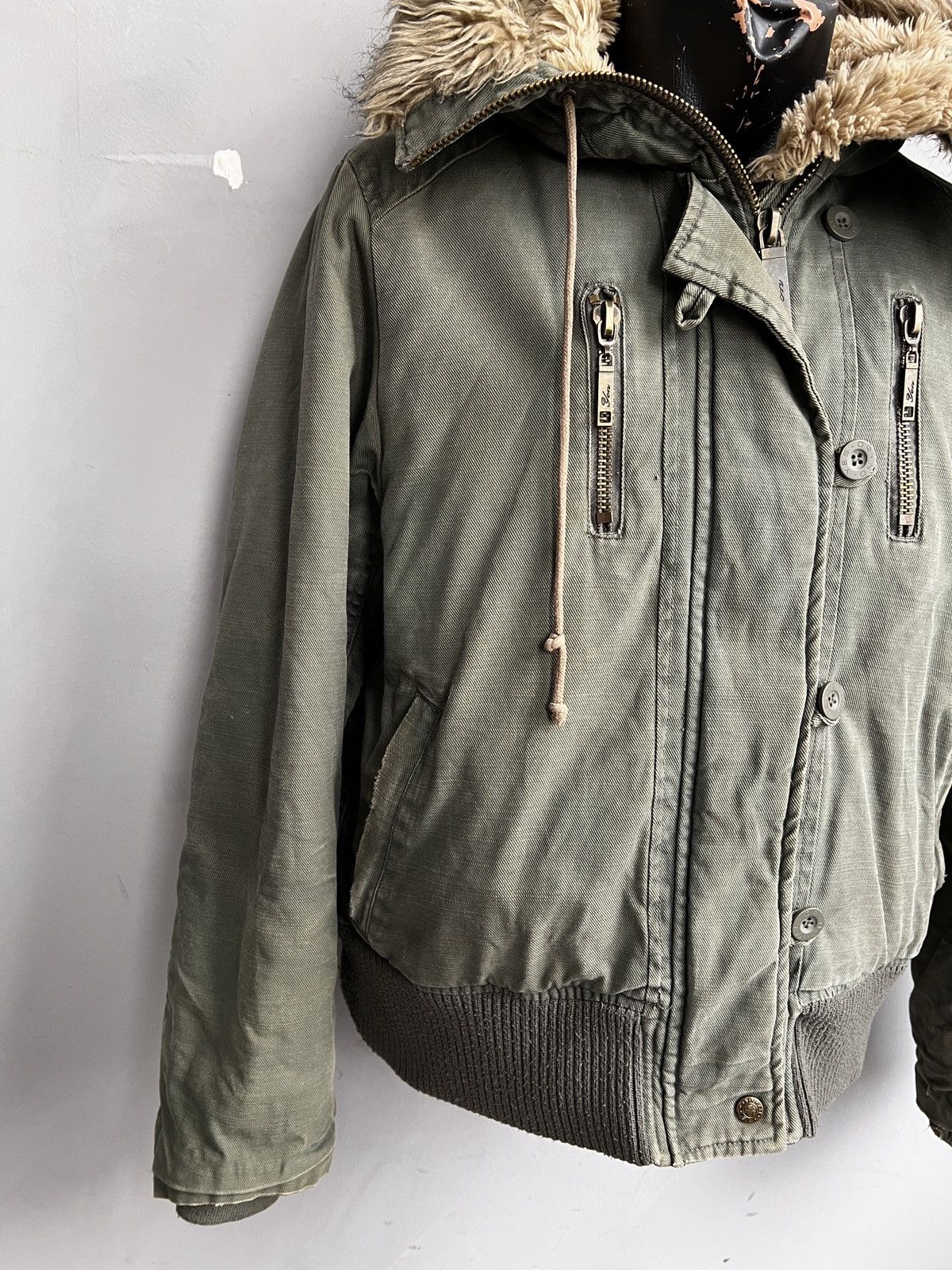 Hysteric Glamour Vintage 2000’s bomber fur hood cropped jacket junya watanabe Size US M / EU 48-50 / 2 - 5 Thumbnail
